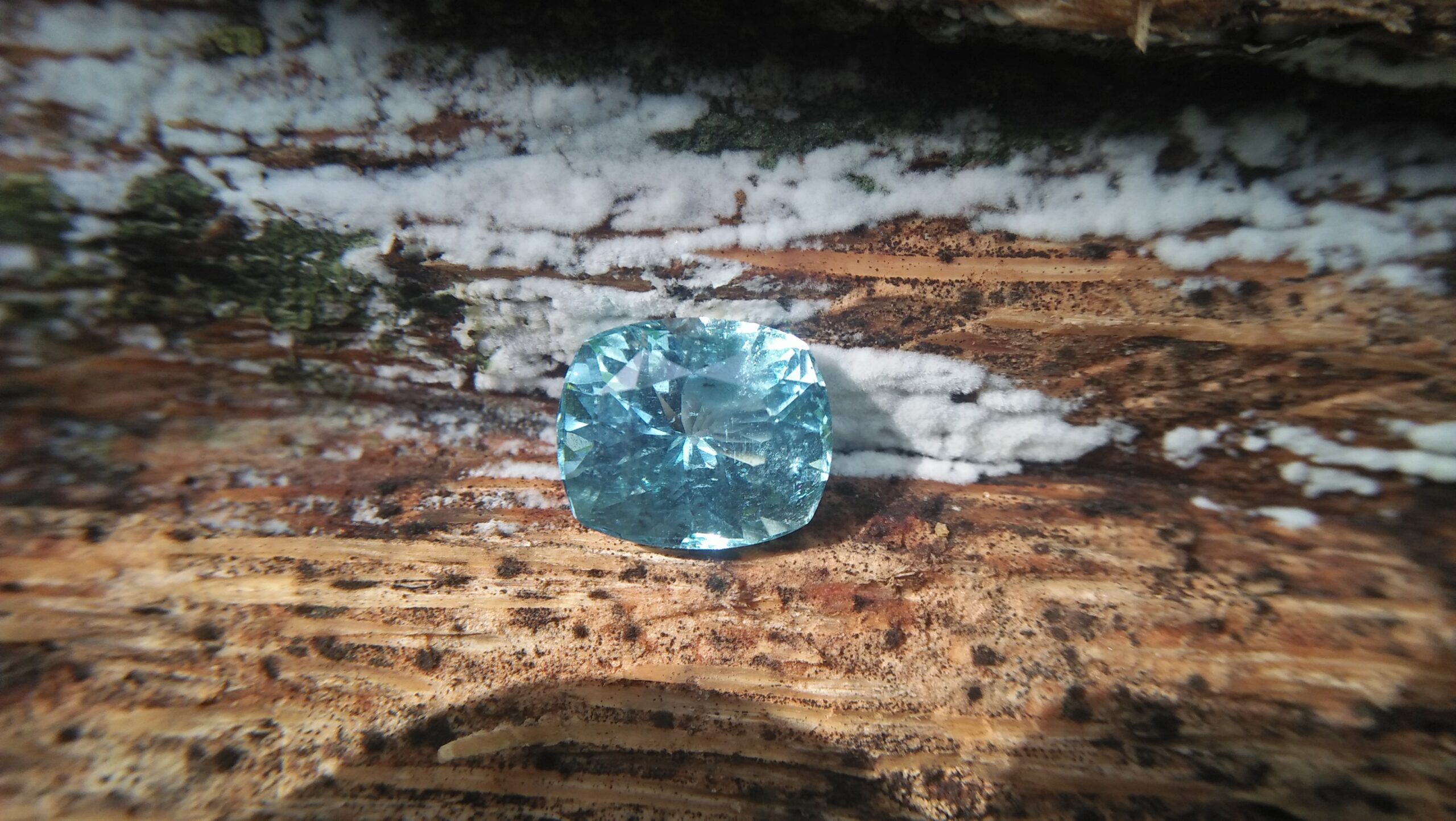 Aquamarine is a color variety of the mineral beryl. Beryl is a mineral composed of beryllium aluminium cyclosilicate with the chemical formula Be₃Al₂. Well-known varieties of beryl include emerald and aquamarine. Naturally occurring, hexagonal crystals of beryl can be up to several meters in size, but terminated crystals are relatively rare. Hardness : 7.5 – 8 Crystal system : Hexagonal Specific gravity : Average 2.76 Optical properties : Uniaxial (-) Refractive index : nω = 1.564–1.595 nε = 1.568–1.602 Healings of Aquamarine, Aquamarine Heals emotional trauma, Cools high temper and conflict, Relieves stress, helps get in touch with suppressed emotions, Brings peace, Clears the mind, Calms the heart and many healing in this stone