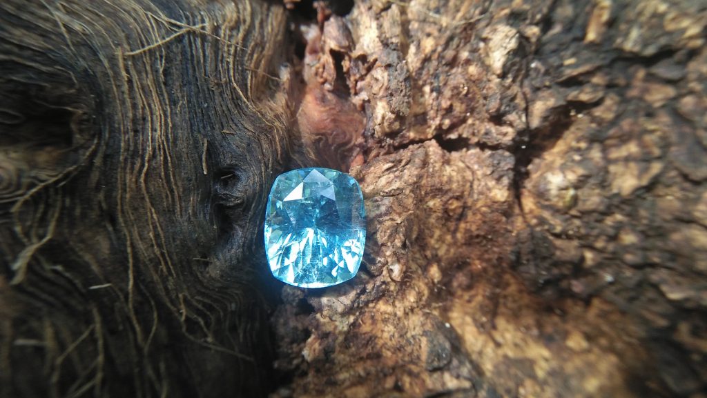 Aquamarine is a color variety of the mineral beryl. Beryl is a mineral composed of beryllium aluminium cyclosilicate with the chemical formula Be₃Al₂. Well-known varieties of beryl include emerald and aquamarine. Naturally occurring, hexagonal crystals of beryl can be up to several meters in size, but terminated crystals are relatively rare. Hardness : 7.5 – 8 Crystal system : Hexagonal Specific gravity : Average 2.76 Optical properties : Uniaxial (-) Refractive index : nω = 1.564–1.595 nε = 1.568–1.602 Healings of Aquamarine, Aquamarine Heals emotional trauma, Cools high temper and conflict, Relieves stress, helps get in touch with suppressed emotions, Brings peace, Clears the mind, Calms the heart and many healing in this stone