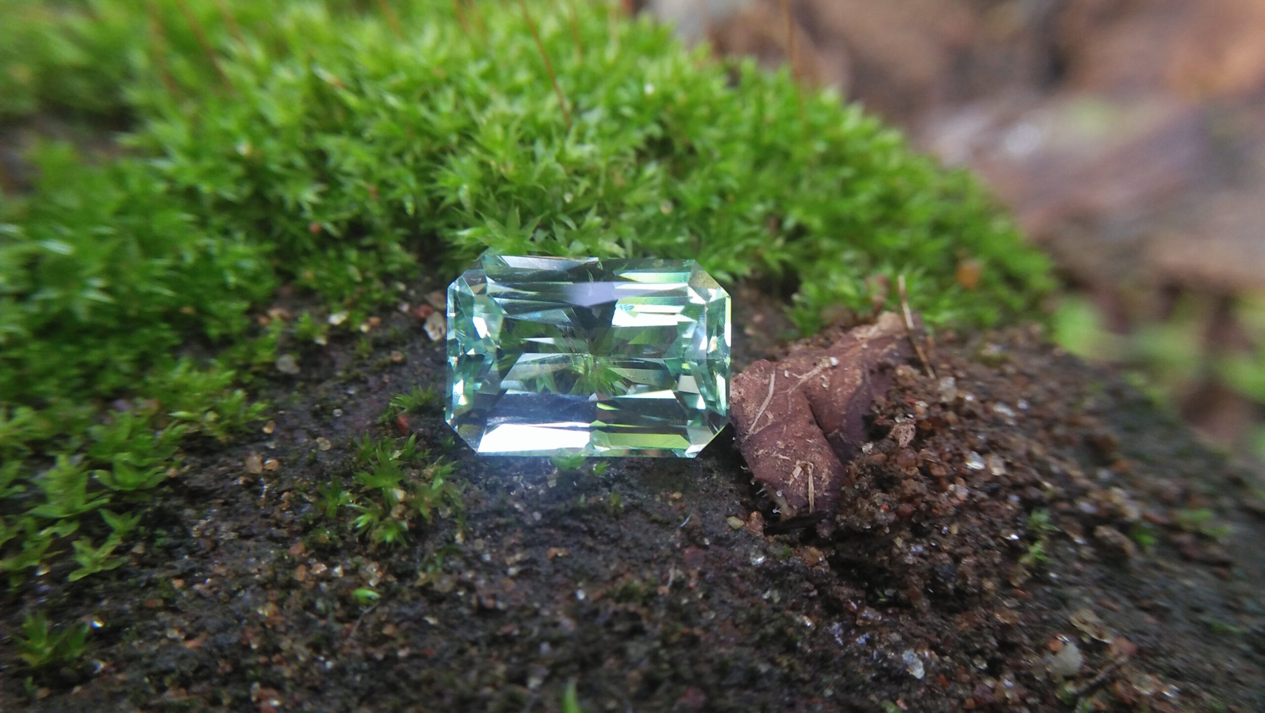 NATURAL TOURMALINE Tourmaline is a crystalline boron silicate mineral compounded with elements such as aluminium, iron, magnesium, sodium, lithium, or potassium. • Chakras - Heart Chakra • Planet - Mercury - Hardness : 7 – 7.5 - Crystal system : Trigonal - Specific gravity : 3.06 - Optical properties : Double refractive, uniaxial negative - Refractive index : nω=1.635–1.675 nε=1.610–1.650 Tourmaline attracts inspiration, compassion, tolerance and prosperity. It balances the right-left sides of the brain. It Helps treat paranoia, overcomes dyslexia and improves hand-eye coordination. Tourmaline releases tension, making it helpful for spinal adjustments