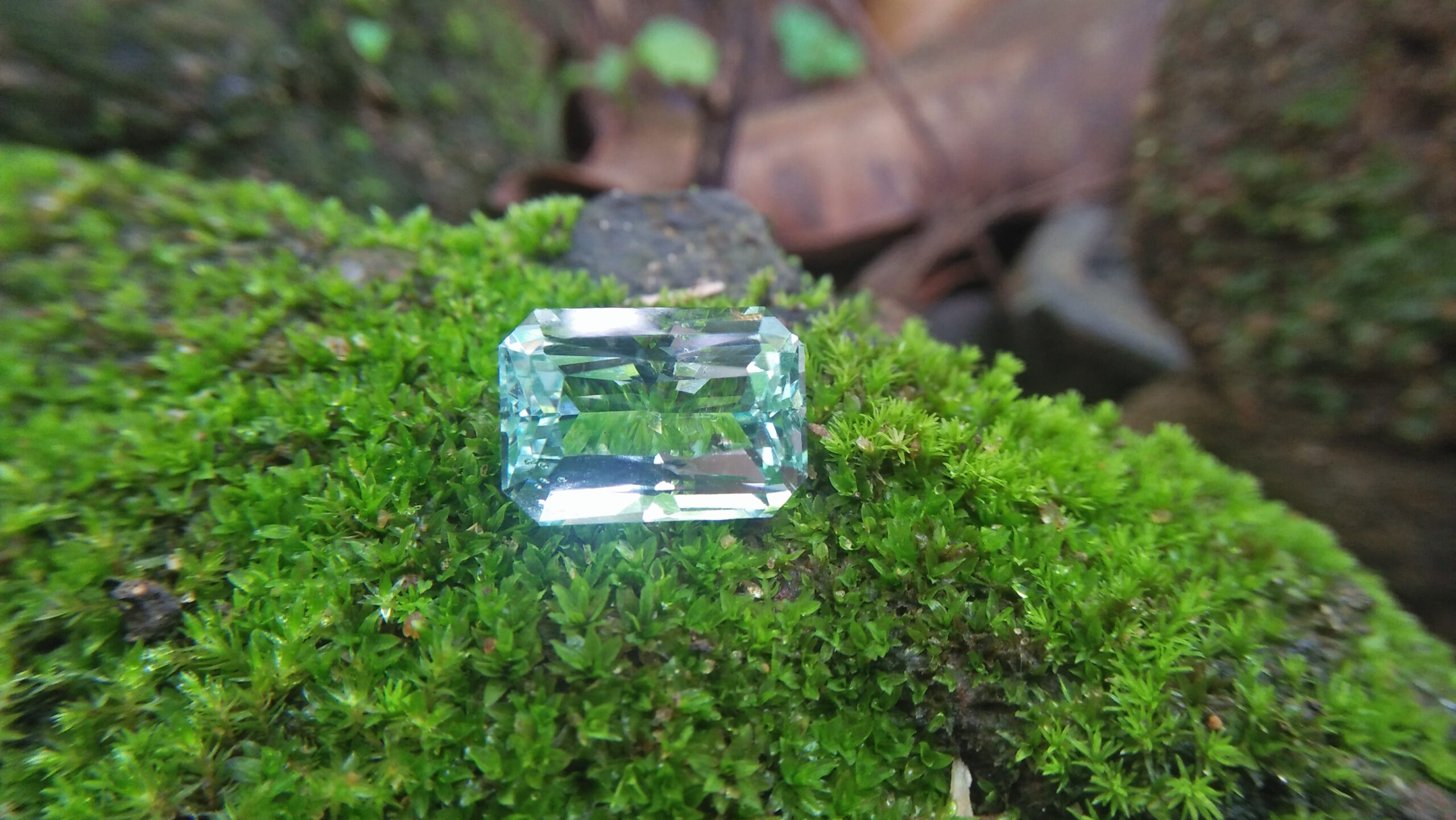 NATURAL TOURMALINE Tourmaline is a crystalline boron silicate mineral compounded with elements such as aluminium, iron, magnesium, sodium, lithium, or potassium. • Chakras - Heart Chakra • Planet - Mercury - Hardness : 7 – 7.5 - Crystal system : Trigonal - Specific gravity : 3.06 - Optical properties : Double refractive, uniaxial negative - Refractive index : nω=1.635–1.675 nε=1.610–1.650 Tourmaline attracts inspiration, compassion, tolerance and prosperity. It balances the right-left sides of the brain. It Helps treat paranoia, overcomes dyslexia and improves hand-eye coordination. Tourmaline releases tension, making it helpful for spinal adjustments