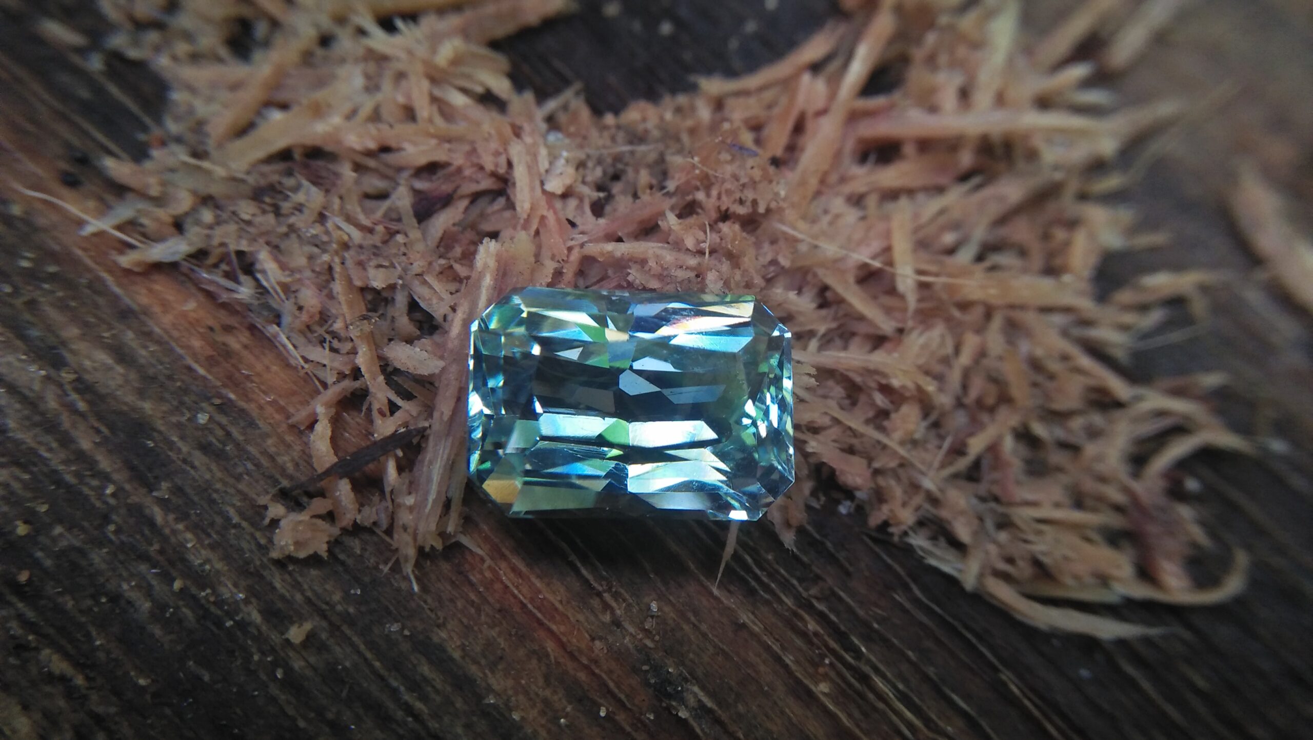 NATURAL TOURMALINE Tourmaline is a crystalline boron silicate mineral compounded with elements such as aluminium, iron, magnesium, sodium, lithium, or potassium. • Chakras - Heart Chakra • Planet - Mercury - Hardness : 7 – 7.5 - Crystal system : Trigonal - Specific gravity : 3.06 - Optical properties : Double refractive, uniaxial negative - Refractive index : nω=1.635–1.675 nε=1.610–1.650 Tourmaline attracts inspiration, compassion, tolerance and prosperity. It balances the right-left sides of the brain. It Helps treat paranoia, overcomes dyslexia and improves hand-eye coordination. Tourmaline releases tension, making it helpful for spinal adjustments