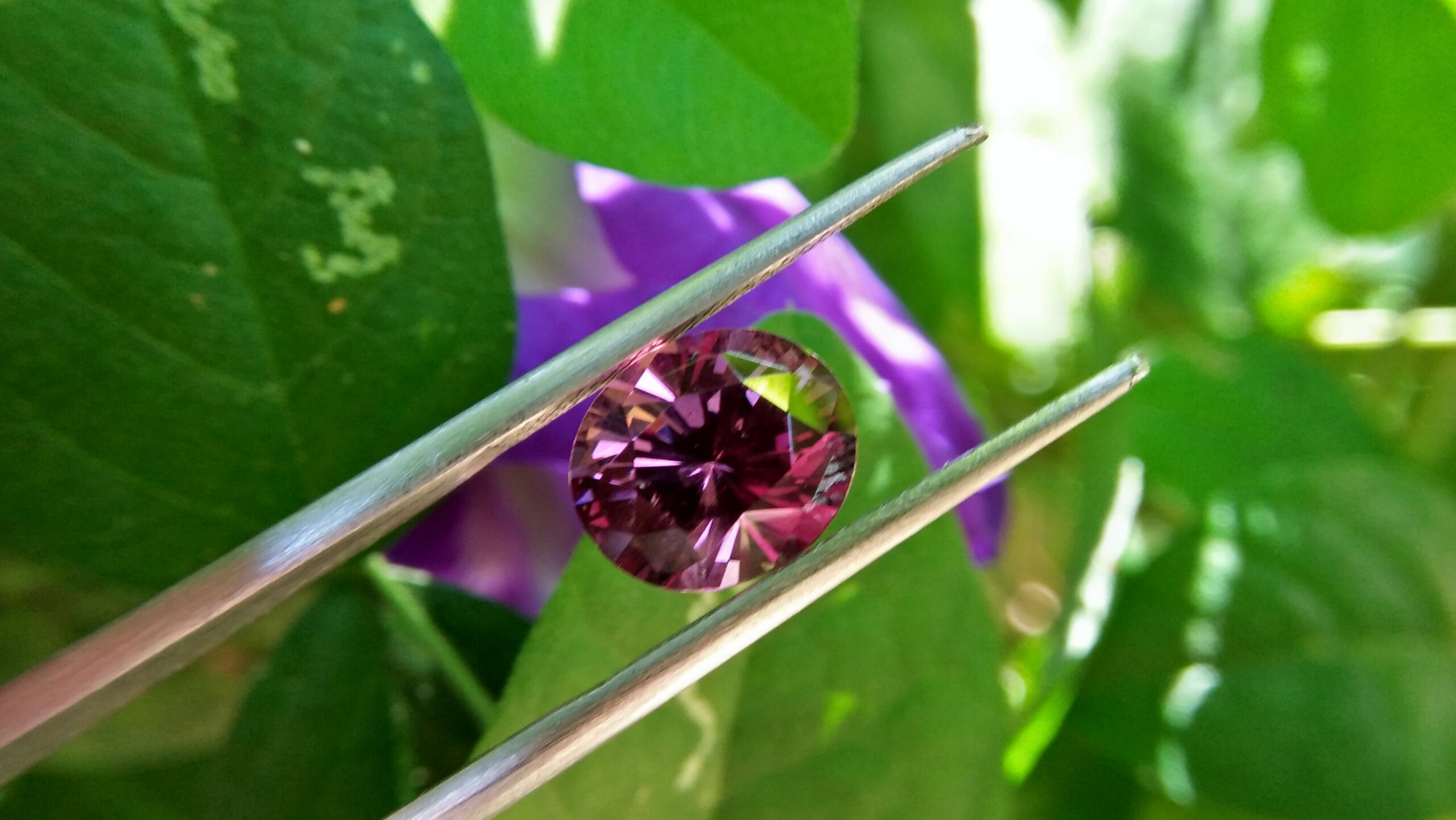 Natural Colour Change Garnet Weight: 3.19Cts Dimension: 9.7mm x 8.31mm x 5.8mm Colour: changing colors Brown, Brownish purple, Orangy Red Clarity : SI Birthstone : January Treatment : None/ Natural