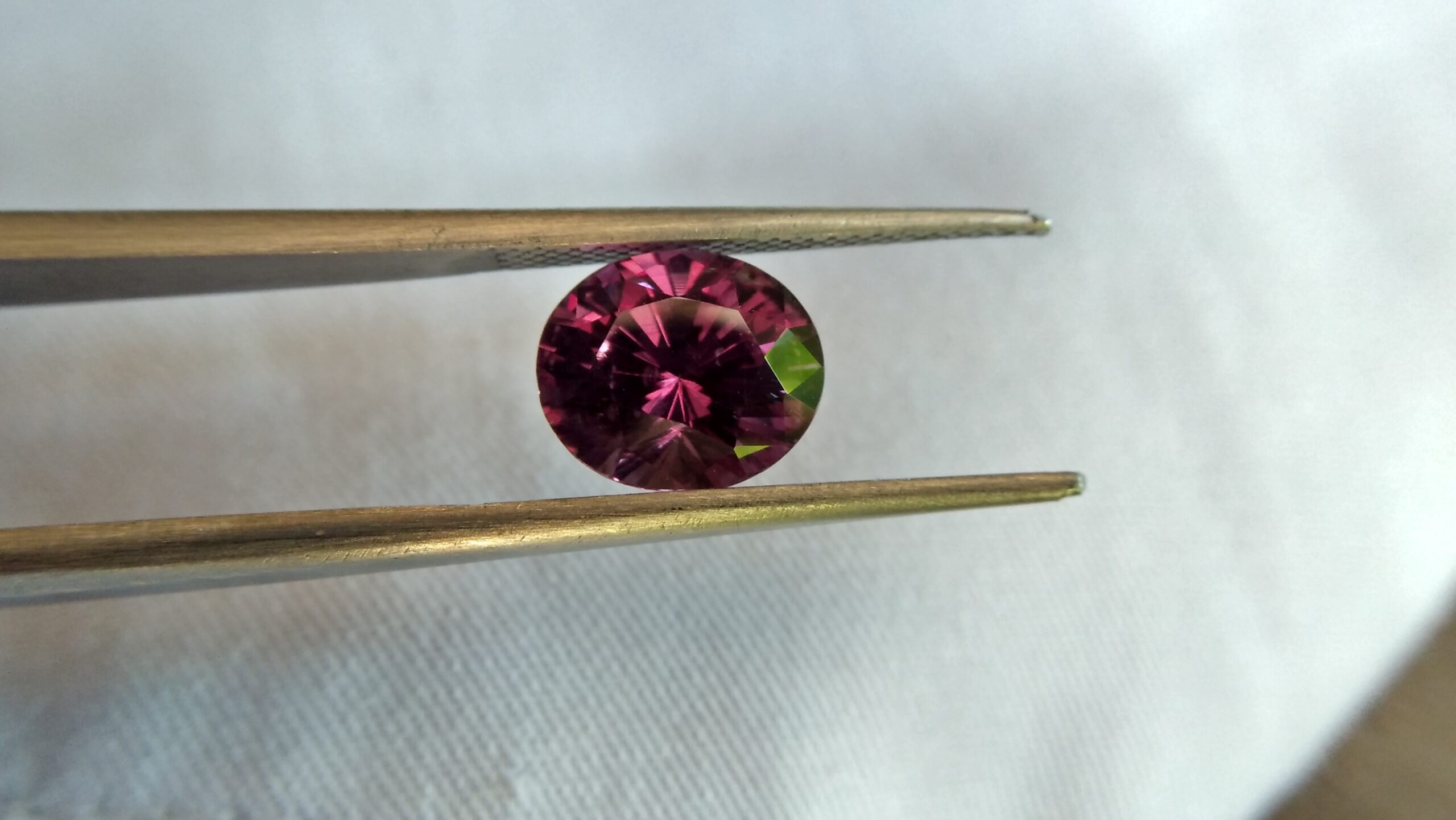 Natural Colour Change Garnet Weight: 3.19Cts Dimension: 9.7mm x 8.31mm x 5.8mm Colour: changing colors Brown, Brownish purple, Orangy Red Clarity : SI Birthstone : January Treatment : None/ Natural