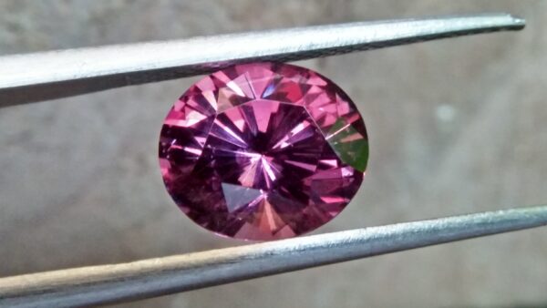 Natural Colour Change Garnet Weight: 3.19Cts Dimension: 9.7mm x 8.31mm x 5.8mm Colour: changing colors Brown, Brownish purple, Orangy Red Clarity : SI Birthstone : January Treatment : None/ Natural