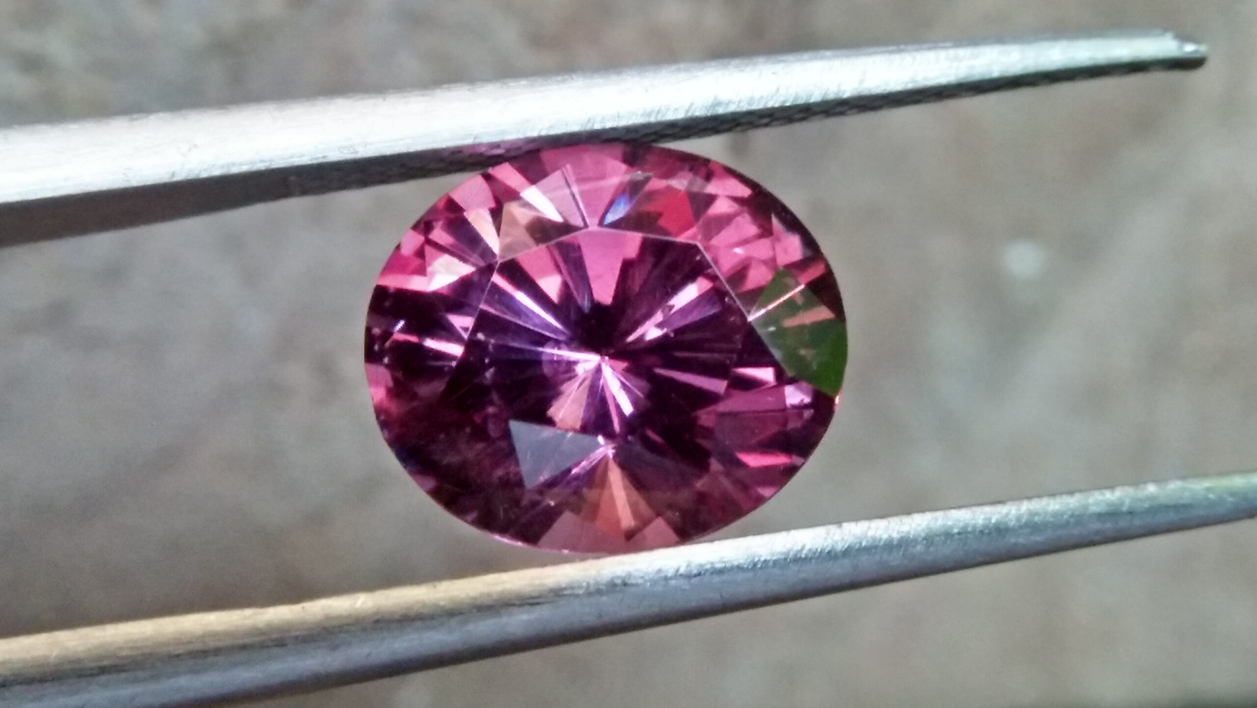 Natural Colour Change Garnet Weight: 3.19Cts Dimension: 9.7mm x 8.31mm x 5.8mm Colour: changing colors Brown, Brownish purple, Orangy Red Clarity : SI Birthstone : January Treatment : None/ Natural