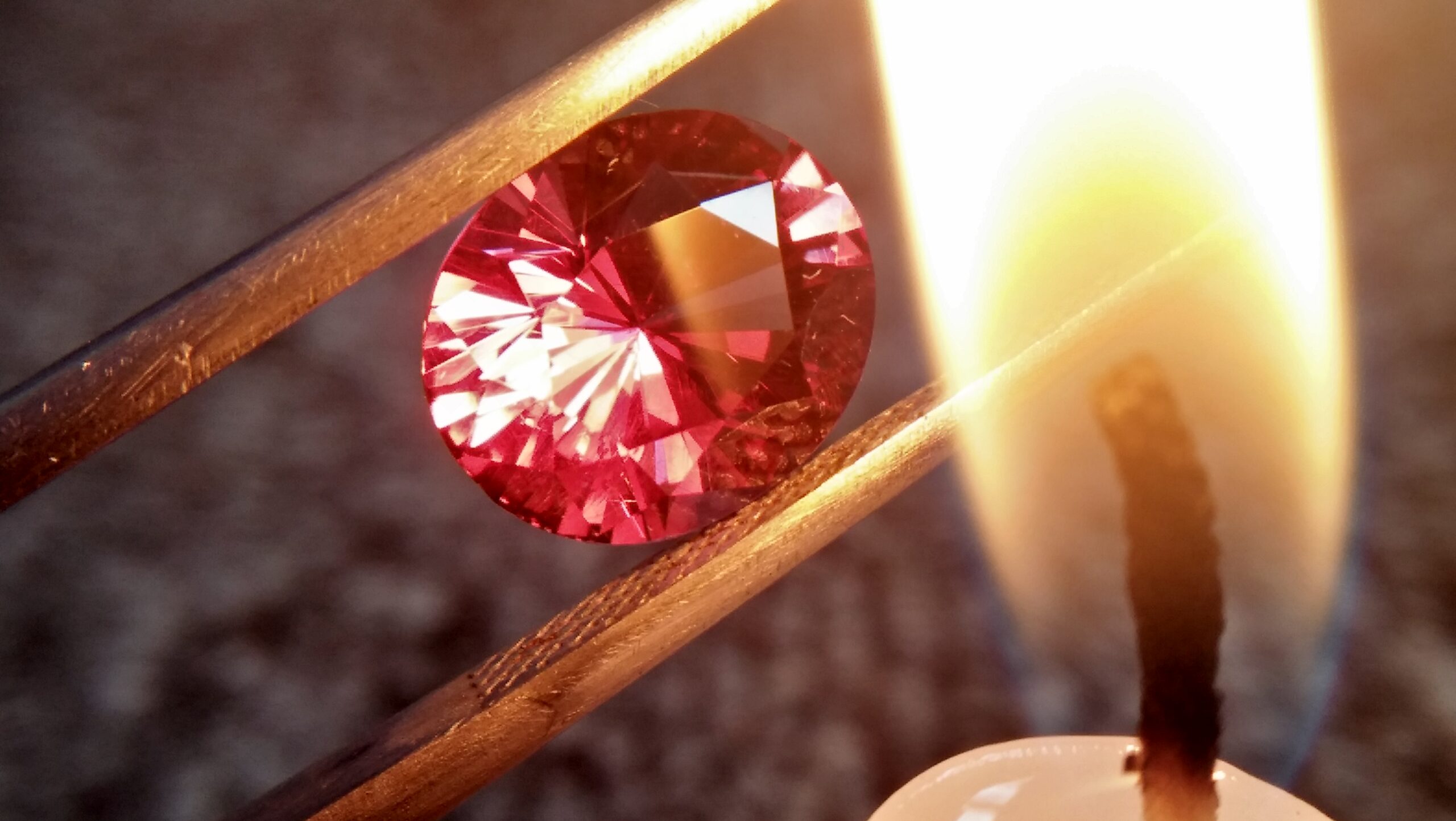 Natural Colour Change Garnet Weight: 3.19Cts Dimension: 9.7mm x 8.31mm x 5.8mm Colour: changing colors Brown, Brownish purple, Orangy Red Clarity : SI Birthstone : January Treatment : None/ Natural