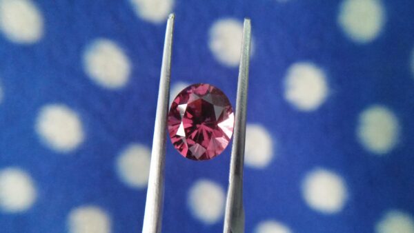 Natural Colour Change Garnet Weight: 3.19Cts Dimension: 9.7mm x 8.31mm x 5.8mm Colour: changing colors Brown, Brownish purple, Orangy Red Clarity : SI Birthstone : January Treatment : None/ Natural