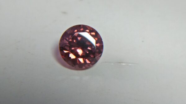 Natural Colour Change Zircon Very fine quality luster Weight: 4.45Cts Dimension: 8.7mm x 6.2mm Shape : Round Clarity : Clean Treatment : None/ Natural/ Unheated Colour: changing Colours Brown, Peach, pinkish purple, Red