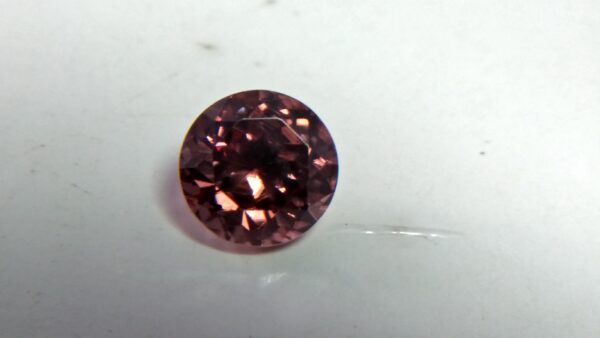 Natural Colour Change Zircon Very fine quality luster Weight: 4.45Cts Dimension: 8.7mm x 6.2mm Shape : Round Clarity : Clean Treatment : None/ Natural/ Unheated Colour: changing Colours Brown, Peach, pinkish purple, Red