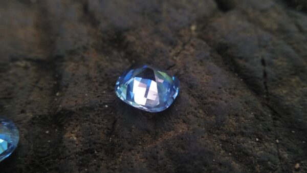 NATURAL BLUEISH WHITE SAPPHIRE Shape : Cution Dimension : 7mm x 6.5mm x 4mm Weight : 1.50cts Clarity : SI Colour : Blueish white Transparency : Transparent Origin : Sri Lanka Treatment : Unheated/ Natural