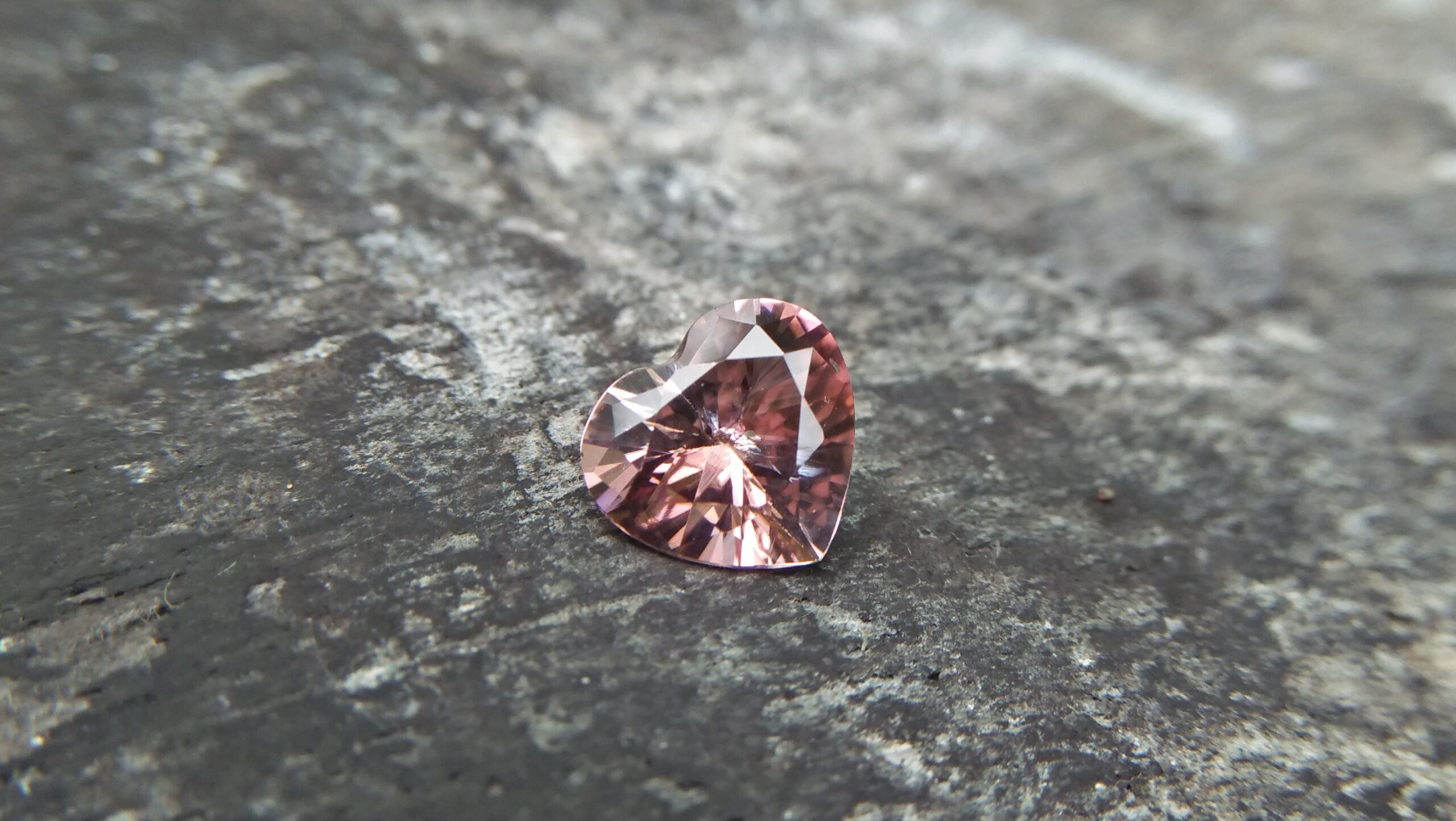 NATURAL Bi Colour TOURMALINE Tourmaline is a crystalline boron silicate mineral compounded with elements such as aluminium, iron, magnesium, sodium, lithium, or potassium. • Chakras - Heart Chakra • Planet - Mercury - Hardness : 7 – 7.5 - Crystal system : Trigonal - Specific gravity : 3.06 - Optical properties : Double refractive, uniaxial negative - Refractive index : nω=1.635–1.675 nε=1.610–1.650 Tourmaline attracts inspiration, compassion, tolerance and prosperity. It balances the right-left sides of the brain. It Helps treat paranoia, overcomes dyslexia and improves hand-eye coordination. Tourmaline releases tension, making it helpful for spinal adjustments