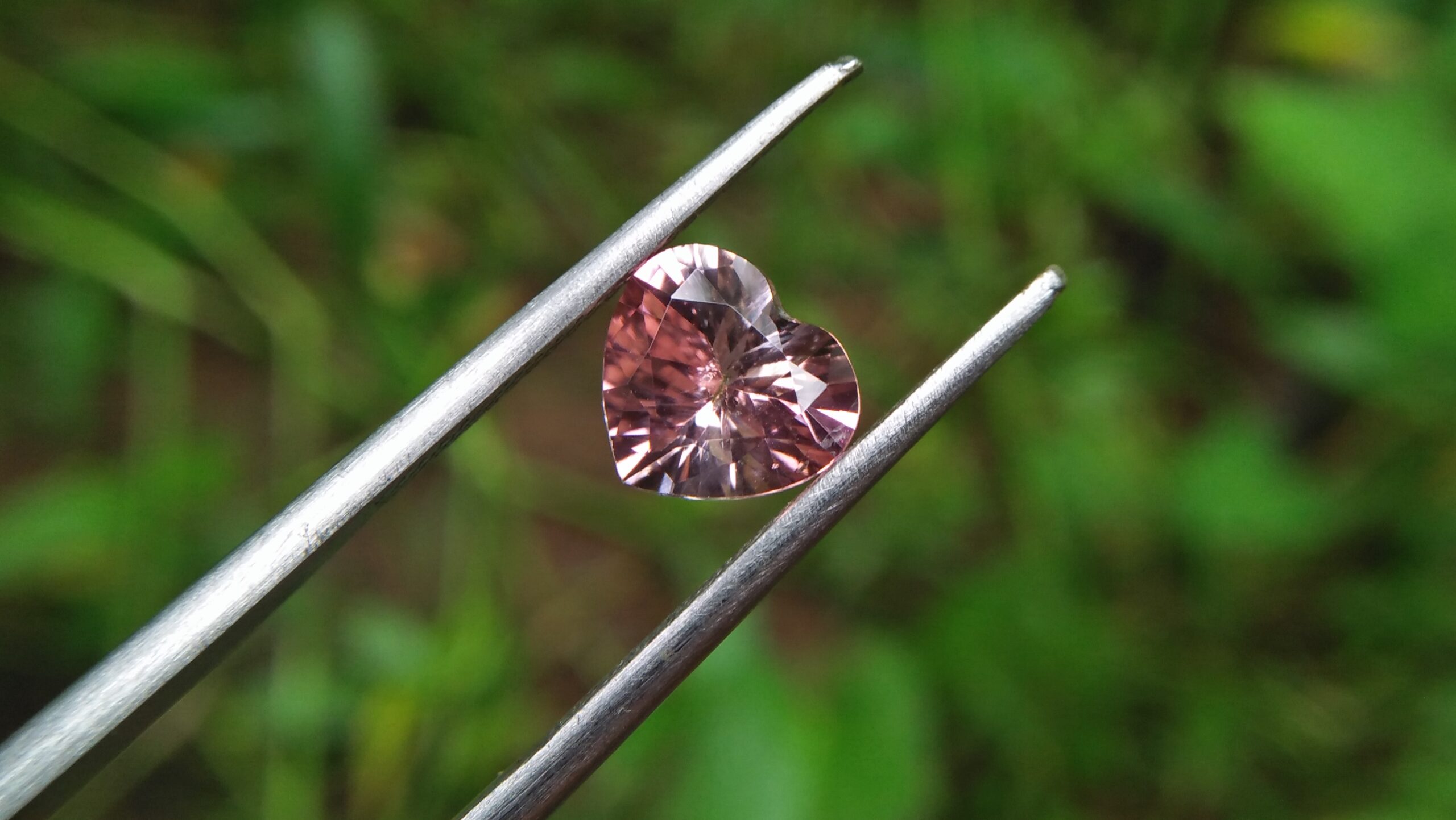 NATURAL Bi Colour TOURMALINE Tourmaline is a crystalline boron silicate mineral compounded with elements such as aluminium, iron, magnesium, sodium, lithium, or potassium. • Chakras - Heart Chakra • Planet - Mercury - Hardness : 7 – 7.5 - Crystal system : Trigonal - Specific gravity : 3.06 - Optical properties : Double refractive, uniaxial negative - Refractive index : nω=1.635–1.675 nε=1.610–1.650 Tourmaline attracts inspiration, compassion, tolerance and prosperity. It balances the right-left sides of the brain. It Helps treat paranoia, overcomes dyslexia and improves hand-eye coordination. Tourmaline releases tension, making it helpful for spinal adjustments