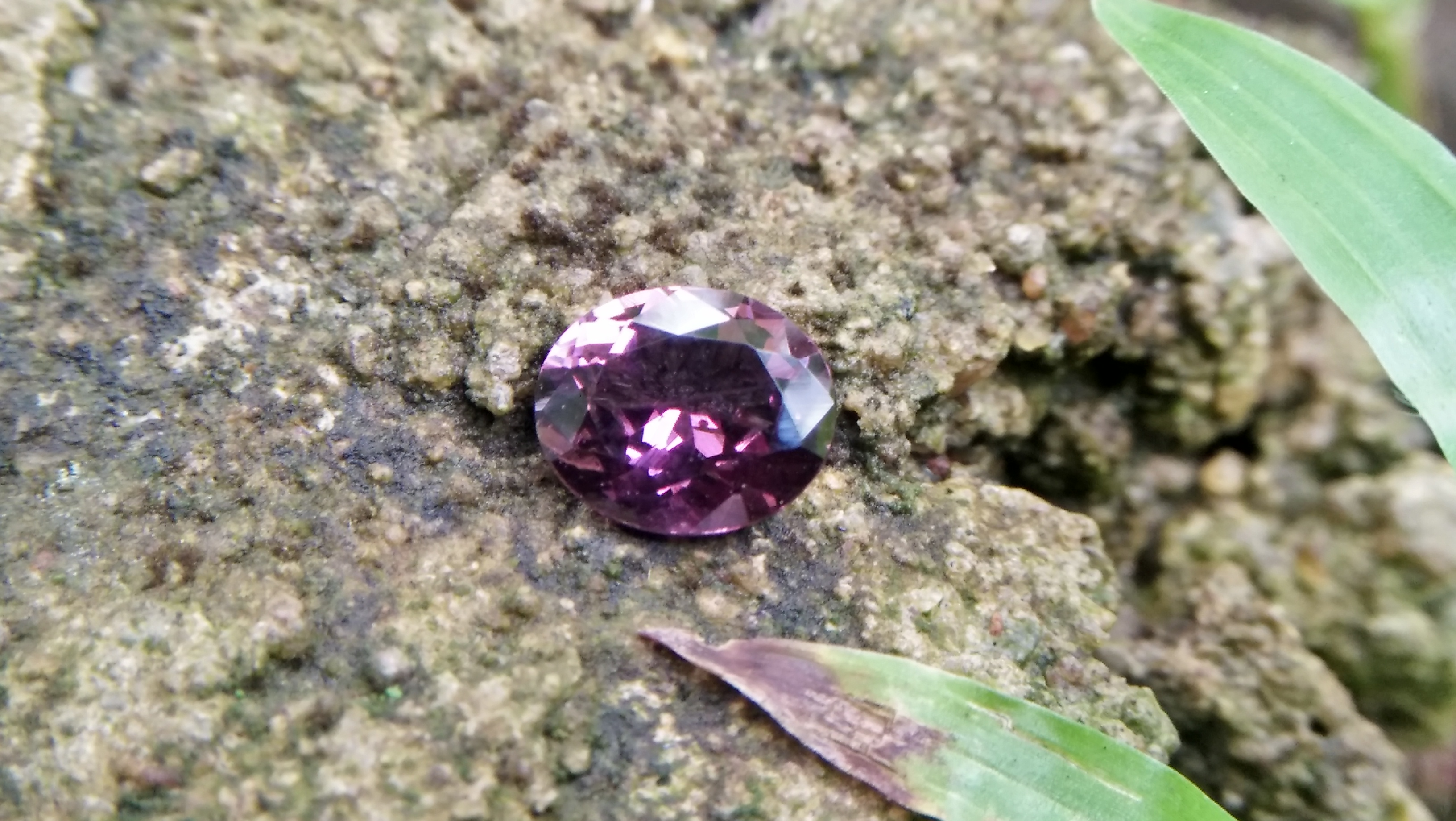 Natural Brownish Purple Spinel Shape : Ovel Clarity : SI Treatment : Natural/Unheated Dimension : 7.6mm x 6.4mm x 3.6mm Weight : 1.20 Cts Colour : Brownish Purple