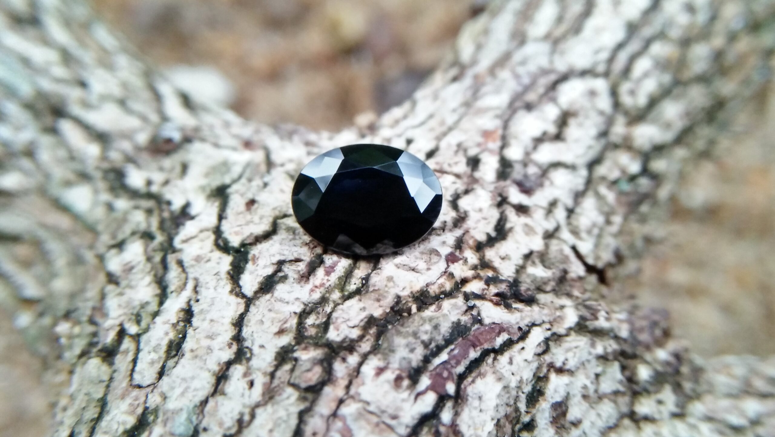 Natural Dark Blue Sapphire ( Kakanil ) කාකනිල් සෙනසුරු ග්රහයාට අයත් මැණික/ Stone of Saturn Shape : Ovel Clarity : Clean Treatment : Natural/Unheated Dimension : 7.3mmx 5.3mm x 3.9mm Weight : 1.55Cts Location : City of Gem Ratnapura Sri Lanka