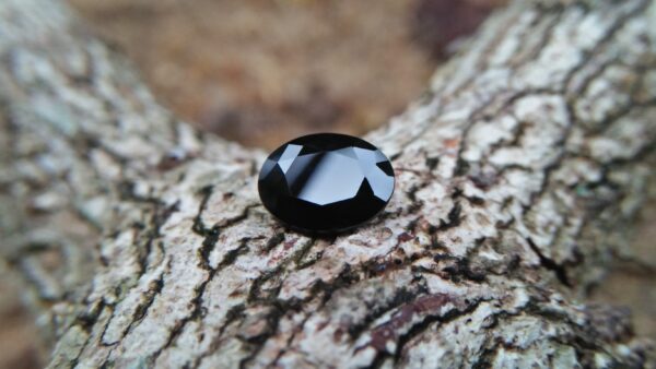 Natural Dark Blue Sapphire ( Kakanil ) කාකනිල් සෙනසුරු ග්‍රහයාට අයත් මැණික/ Stone of Saturn Shape : Ovel Clarity : Clean Treatment : Natural/Unheated Dimension : 7.3mmx 5.3mm x 3.9mm Weight : 1.55Cts Location : City of Gem Ratnapura Sri Lanka