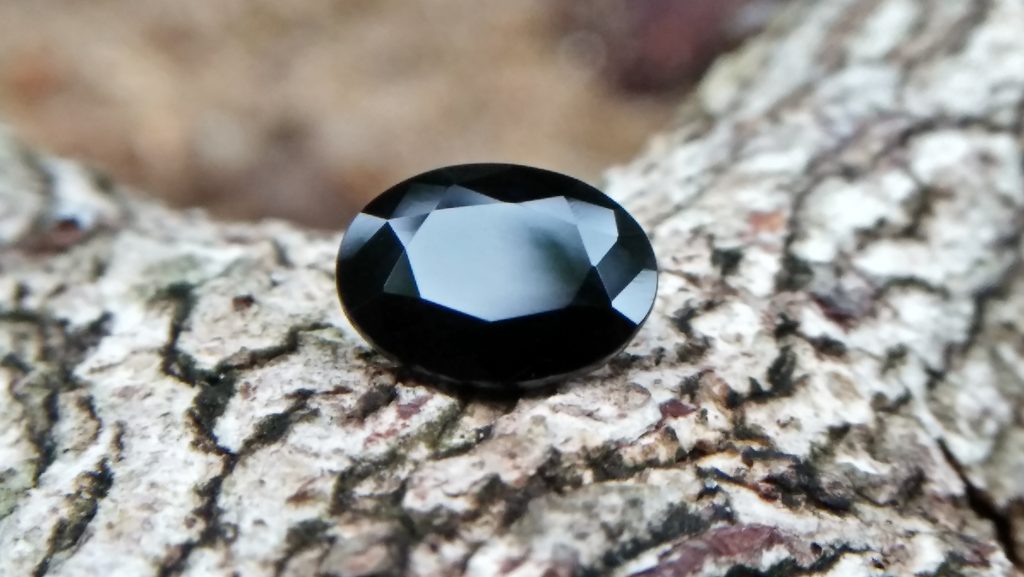 Natural Dark Blue Sapphire ( Kakanil ) කාකනිල් සෙනසුරු ග්‍රහයාට අයත් මැණික/ Stone of Saturn Shape : Ovel Clarity : Clean Treatment : Natural/Unheated Dimension : 7.3mmx 5.3mm x 3.9mm Weight : 1.55Cts Location : City of Gem Ratnapura Sri Lanka