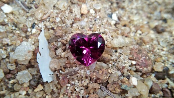 Natural Colour Change Rhodolite Garnet Weight : 2.10Cts Dimension: 7.6 mm x 8.3mm x 4.7 mm Colour: changing colors Red to purplish pink Clarity : Clean Shape : Heart Birthstone : January Treatment : Unheated/Natural