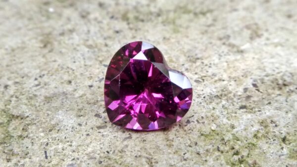 Natural Colour Change Rhodolite Garnet Weight : 2.10Cts Dimension: 7.6 mm x 8.3mm x 4.7 mm Colour: changing colors Red to purplish pink Clarity : Clean Shape : Heart Birthstone : January Treatment : Unheated/Natural