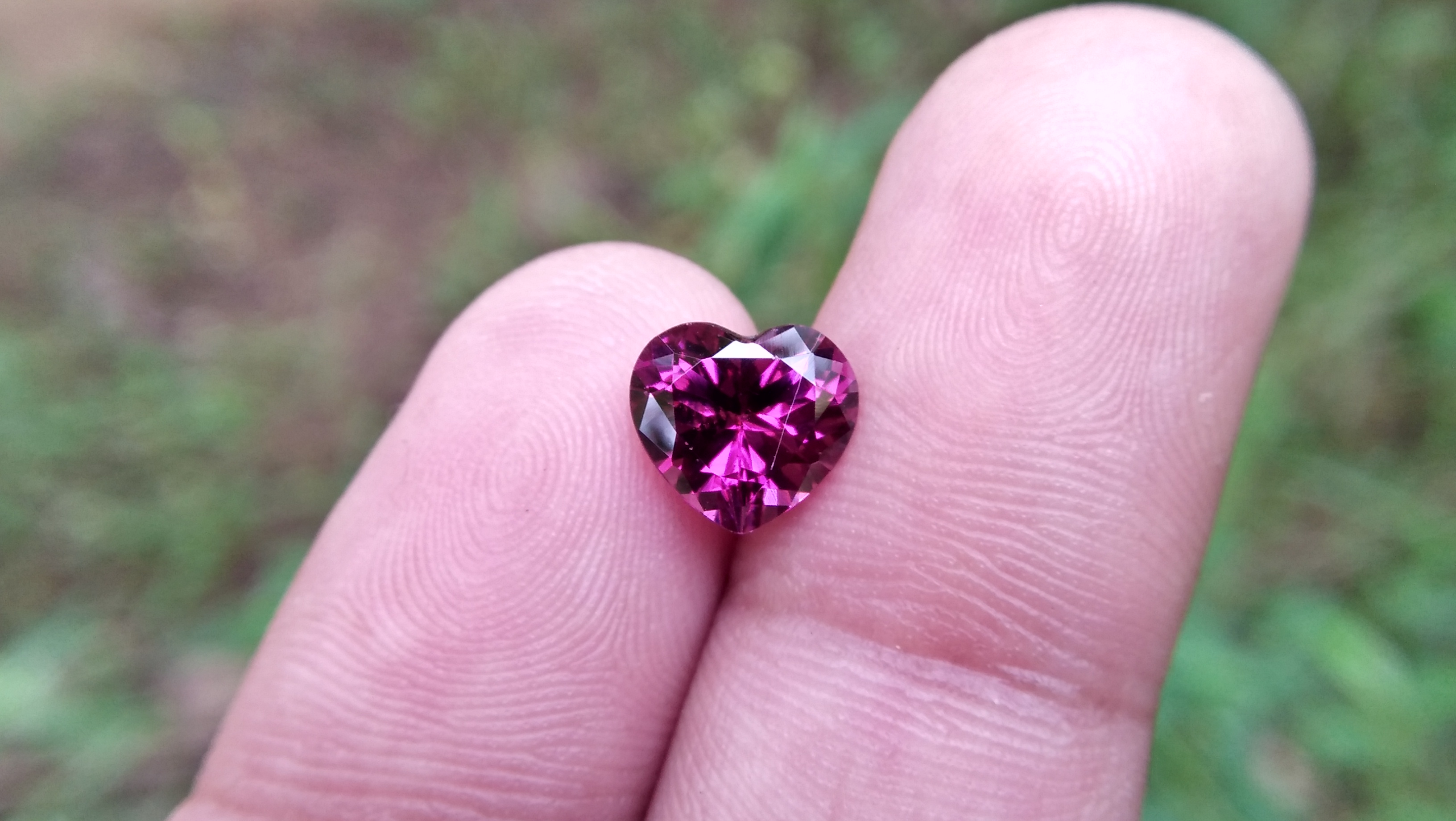 Natural Colour Change Rhodolite Garnet Weight : 2.10Cts Dimension: 7.6 mm x 8.3mm x 4.7 mm Colour: changing colors Red to purplish pink Clarity : Clean Shape : Heart Birthstone : January Treatment : Unheated/Natural