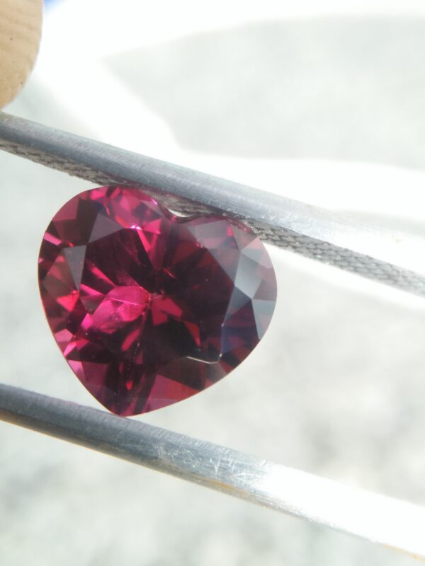 Natural Colour Change Rhodolite Garnet Weight : 2.10Cts Dimension: 7.6 mm x 8.3mm x 4.7 mm Colour: changing colors Red to purplish pink Clarity : Clean Shape : Heart Birthstone : January Treatment : Unheated/Natural