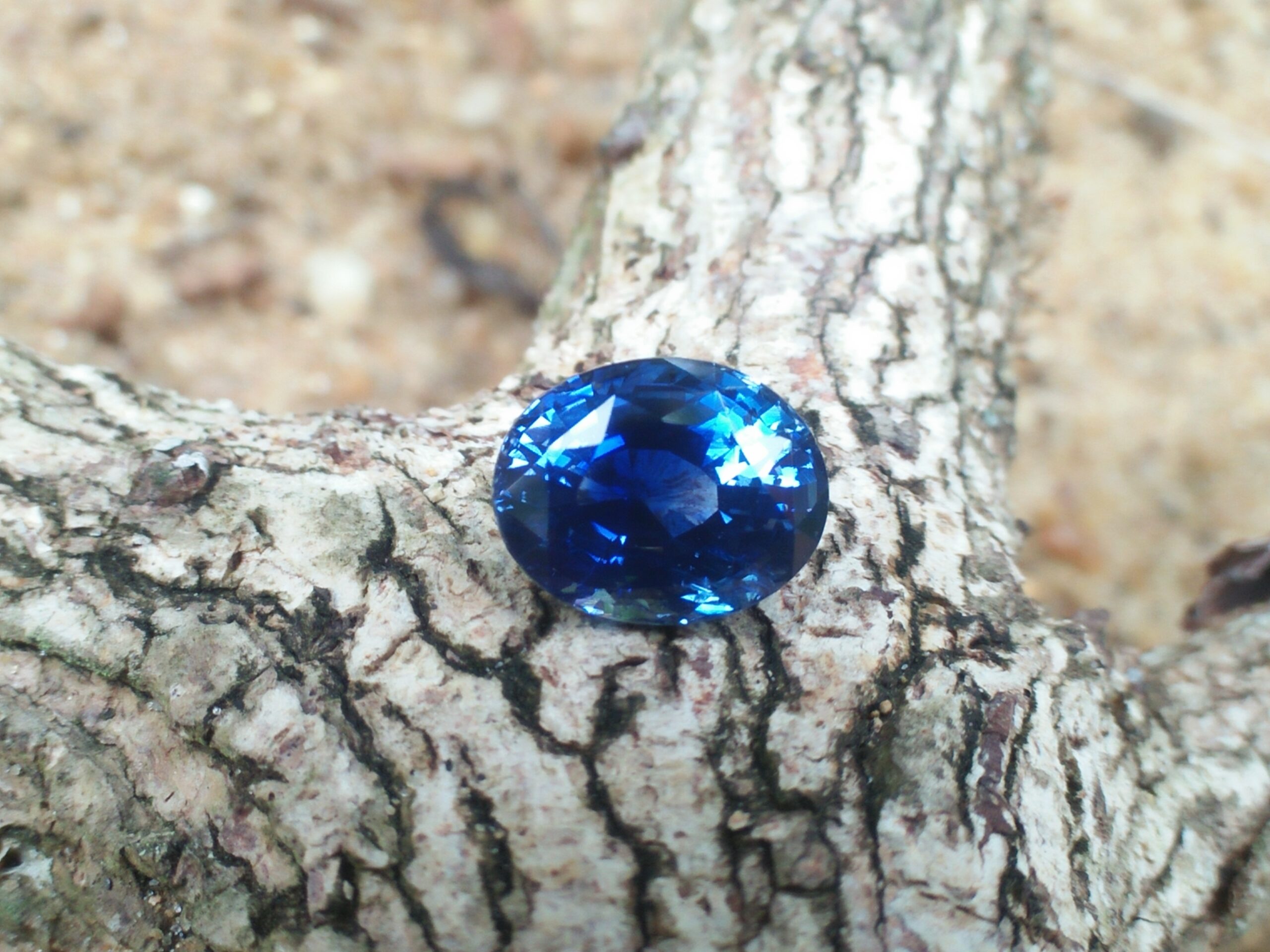 NATURAL BLUE SAPPHIRE Shape : Ovel Dimension : 9.15mm x 7.30mm x 5.51mm Weight : 3.06Cts Clarity : SI Colour : Cornflower Blue Transparency : Transparent Treatment : Unheated/Natural Sapphire is the birthstone for September