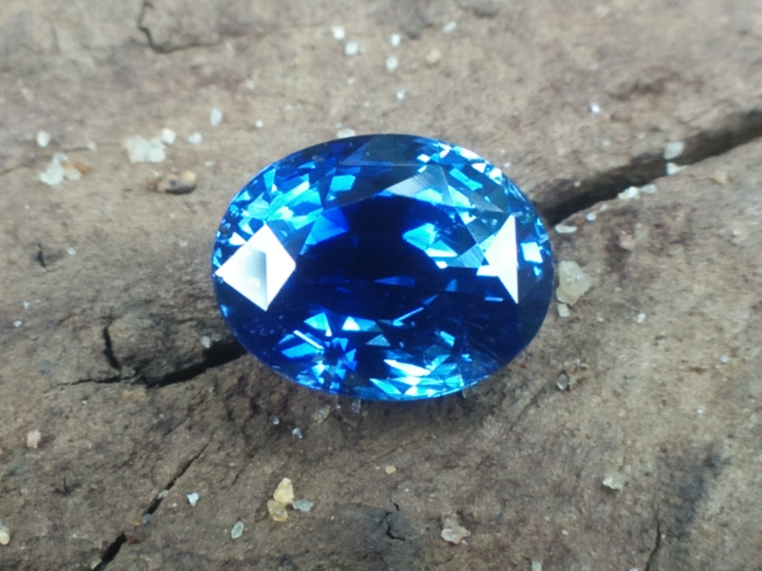 NATURAL BLUE SAPPHIRE Shape : Ovel Dimension : 9.15mm x 7.30mm x 5.51mm Weight : 3.06Cts Clarity : SI Colour : Cornflower Blue Transparency : Transparent Treatment : Unheated/Natural Sapphire is the birthstone for September