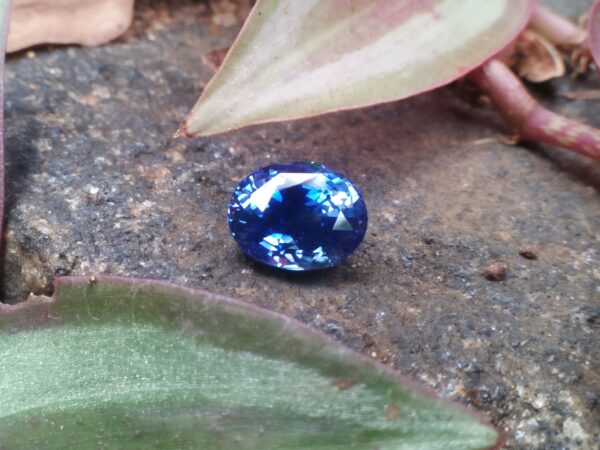 NATURAL BLUE SAPPHIRE Shape : Ovel Dimension : 9.15mm x 7.30mm x 5.51mm Weight : 3.06Cts Clarity : SI Colour : Cornflower Blue Transparency : Transparent Treatment : Unheated/Natural Sapphire is the birthstone for September