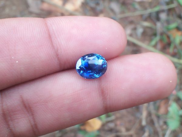 NATURAL BLUE SAPPHIRE Shape : Ovel Dimension : 9.15mm x 7.30mm x 5.51mm Weight : 3.06Cts Clarity : SI Colour : Cornflower Blue Transparency : Transparent Treatment : Unheated/Natural Sapphire is the birthstone for September