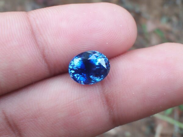 NATURAL BLUE SAPPHIRE Shape : Ovel Dimension : 9.15mm x 7.30mm x 5.51mm Weight : 3.06Cts Clarity : SI Colour : Cornflower Blue Transparency : Transparent Treatment : Unheated/Natural Sapphire is the birthstone for September