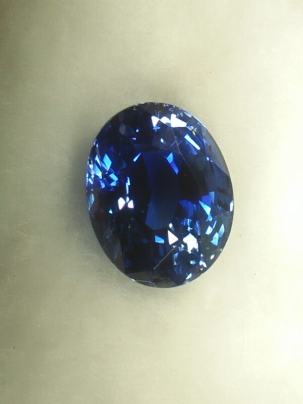 NATURAL BLUE SAPPHIRE Shape : Ovel Dimension : 9.15mm x 7.30mm x 5.51mm Weight : 3.06Cts Clarity : SI Colour : Cornflower Blue Transparency : Transparent Treatment : Unheated/Natural Sapphire is the birthstone for September