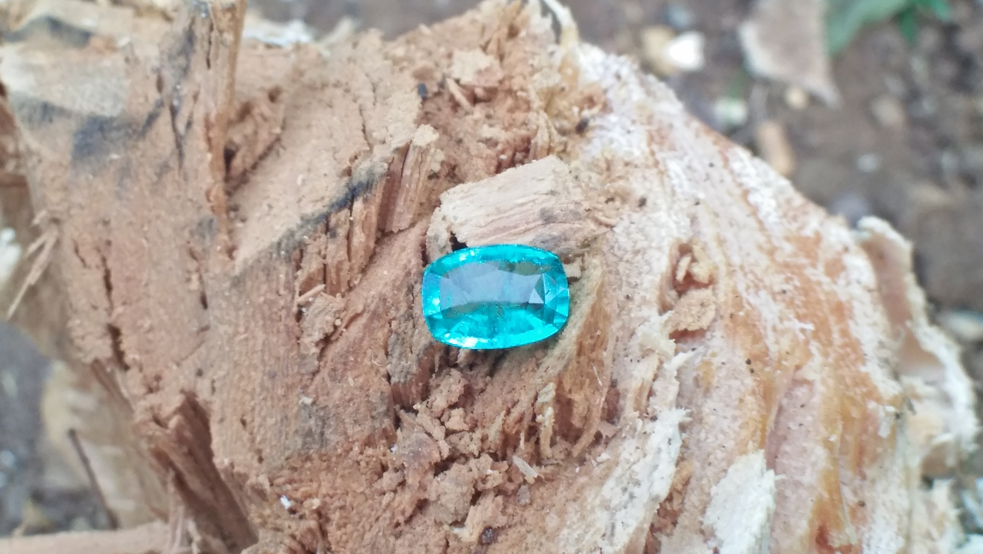 Natural Colombian Emerald Clarity : SI Treatment : Natural/Unheated Dimension : 7.95mm x 5.6mm x 3.61mm Weight : 1.05 Cts Birthstone : May Mineral : Colombia