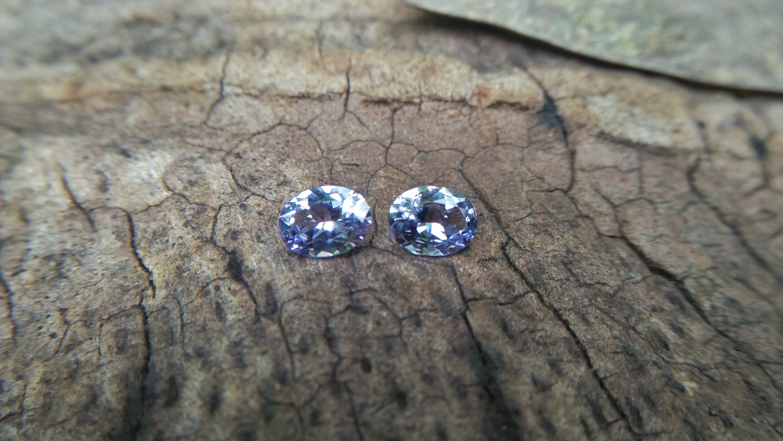 NATURAL Lavender Spinel Pair Shape : Ovel Clarity : SI Treatment : Natural/Unheated Dimension : 6.5mm x 5mm x 3mm ( Both Same) Weight : 1.45Cts (Both) Cut : Flower Cut Dispersion : Good Colour : Light Lavender