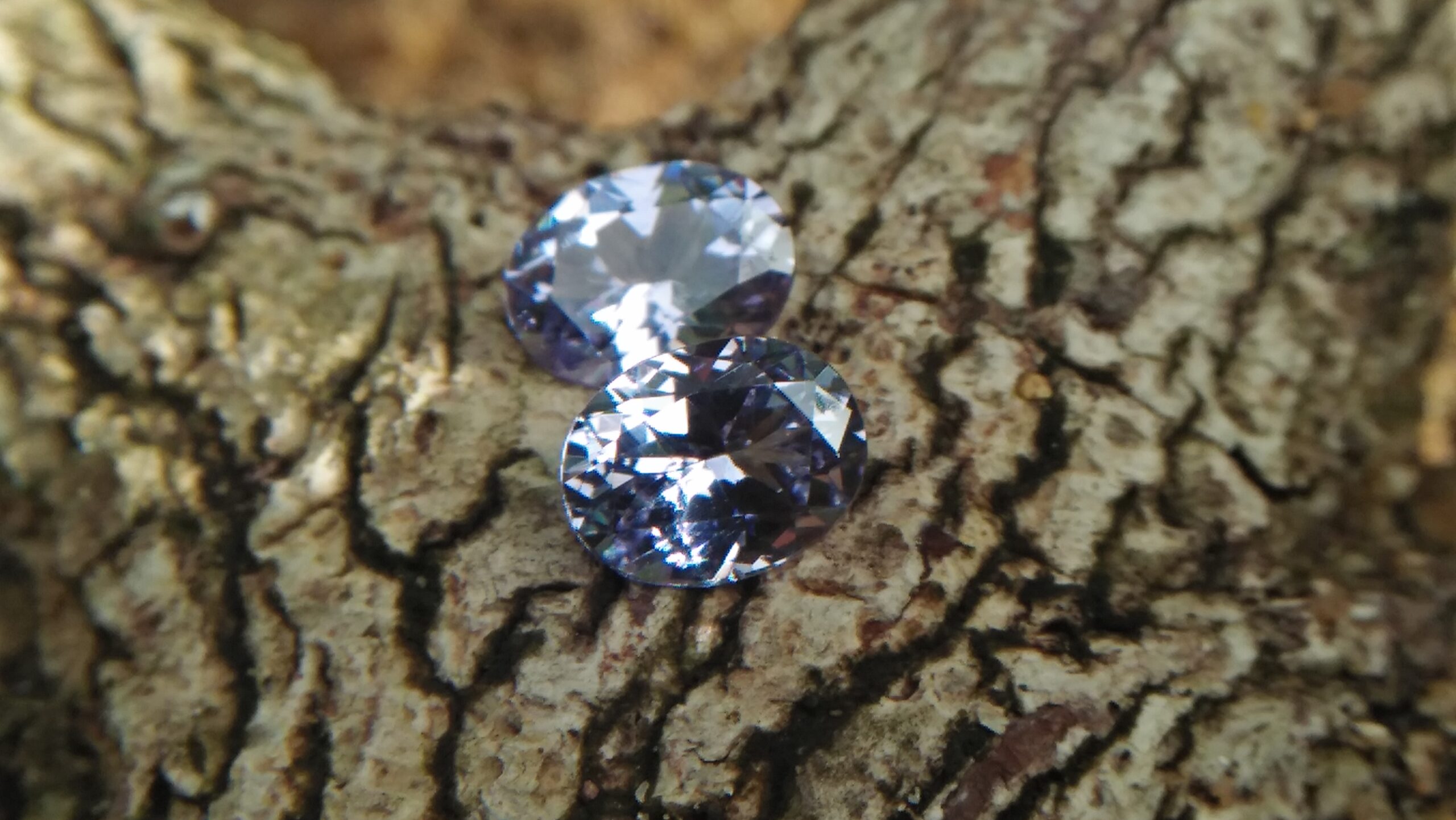 NATURAL Lavender Spinel Pair Shape : Ovel Clarity : SI Treatment : Natural/Unheated Dimension : 6.5mm x 5mm x 3mm ( Both Same) Weight : 1.45Cts (Both) Cut : Flower Cut Dispersion : Good Colour : Light Lavender