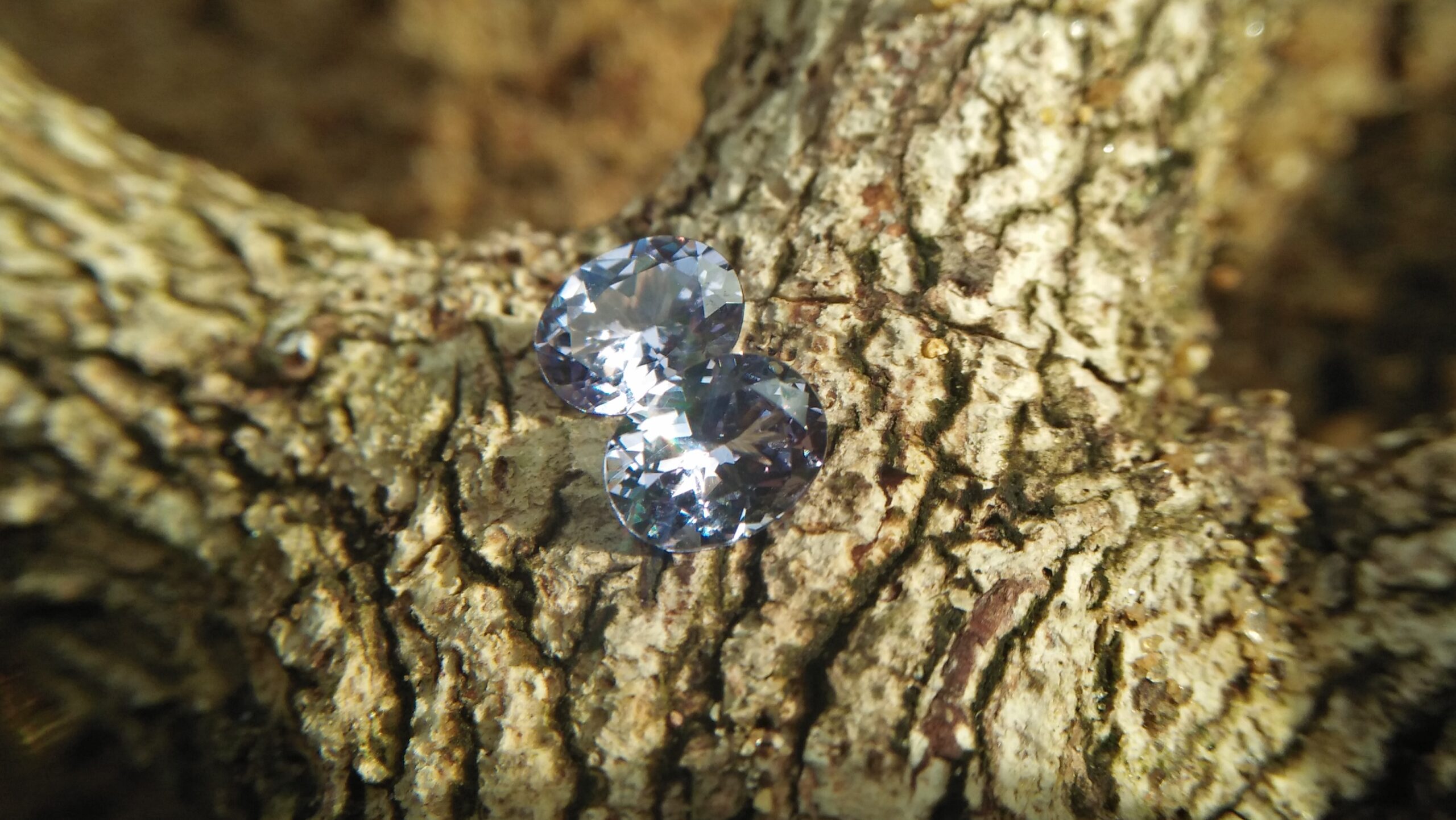 NATURAL Lavender Spinel Pair Shape : Ovel Clarity : SI Treatment : Natural/Unheated Dimension : 6.5mm x 5mm x 3mm ( Both Same) Weight : 1.45Cts (Both) Cut : Flower Cut Dispersion : Good Colour : Light Lavender