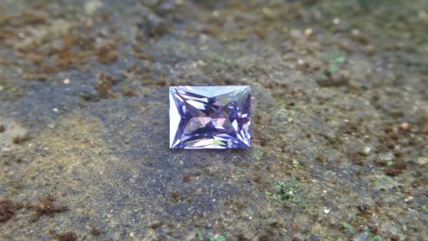 NATURAL Lavender Spinel Shape : Octagon Clarity : SI Treatment : Natural/Unheated Dimension : 6.3mm x 4.9mm x 3.55mm Weight : 0.95Cts Cut : Octagon Princess Colour : Lavender