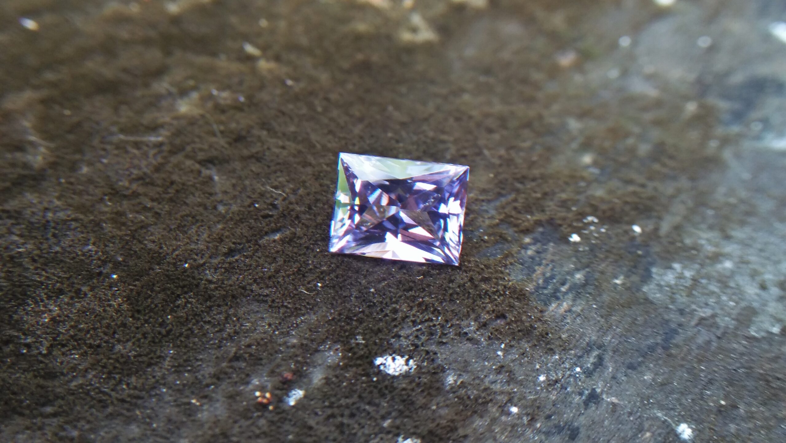 NATURAL Lavender Spinel Shape : Octagon Clarity : SI Treatment : Natural/Unheated Dimension : 6.3mm x 4.9mm x 3.55mm Weight : 0.95Cts Cut : Octagon Princess Colour : Lavender