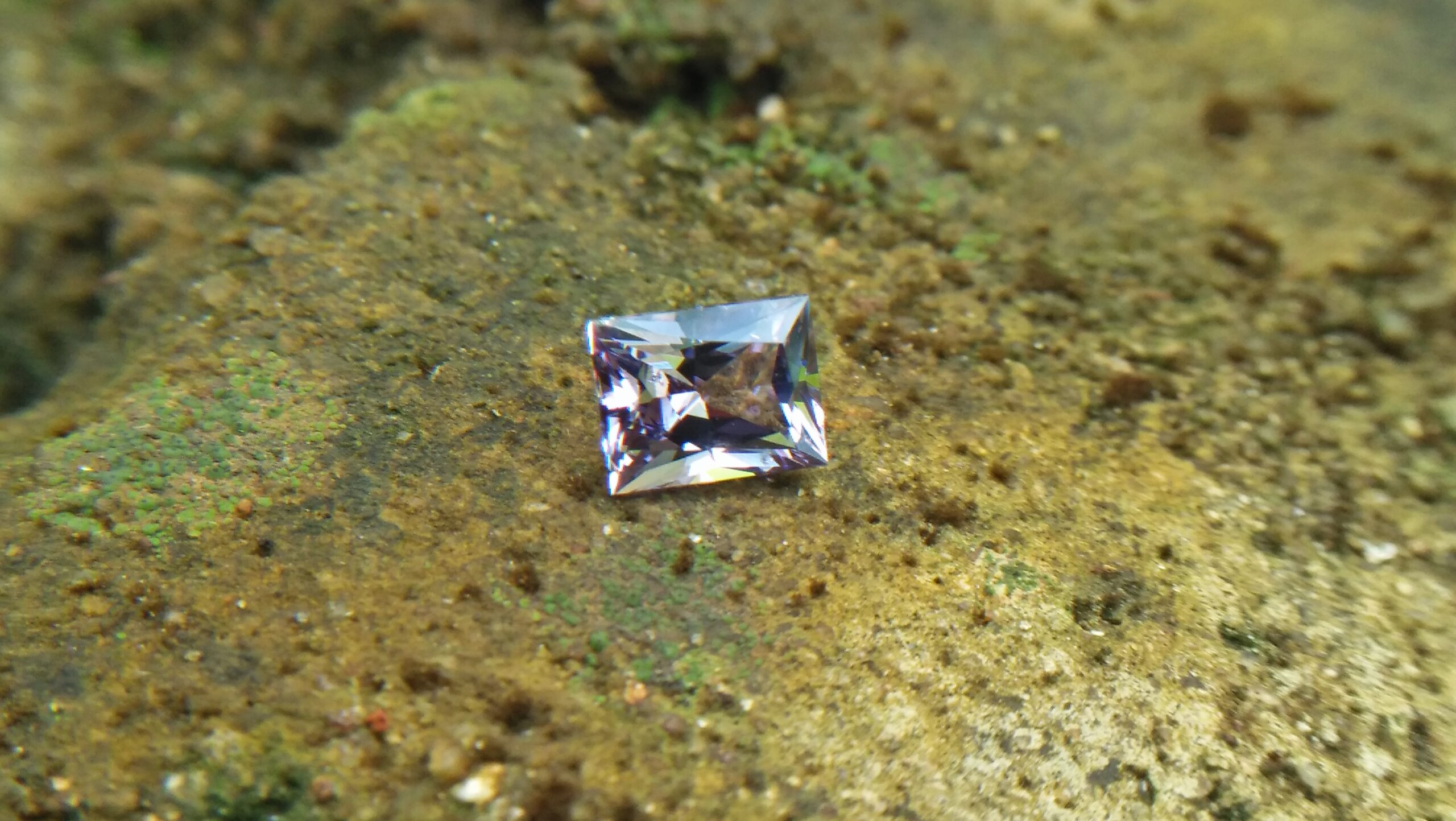 NATURAL Lavender Spinel Shape : Octagon Clarity : SI Treatment : Natural/Unheated Dimension : 6.3mm x 4.9mm x 3.55mm Weight : 0.95Cts Cut : Octagon Princess Colour : Lavender