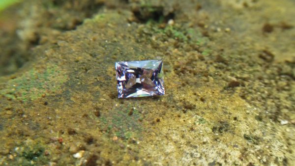 NATURAL Lavender Spinel Shape : Octagon Clarity : SI Treatment : Natural/Unheated Dimension : 6.3mm x 4.9mm x 3.55mm Weight : 0.95Cts Cut : Octagon Princess Colour : Lavender