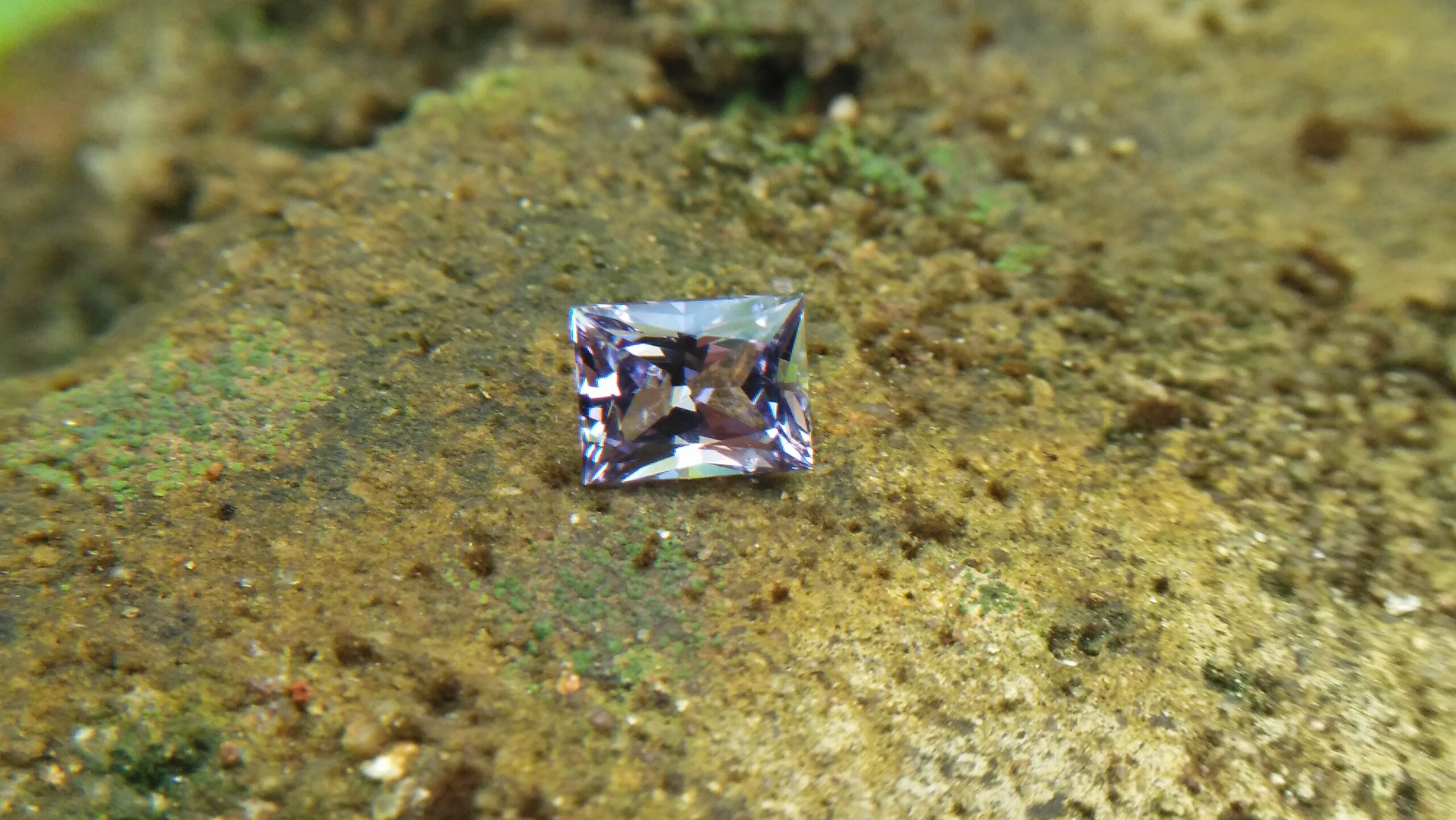 NATURAL Lavender Spinel Shape : Octagon Clarity : SI Treatment : Natural/Unheated Dimension : 6.3mm x 4.9mm x 3.55mm Weight : 0.95Cts Cut : Octagon Princess Colour : Lavender
