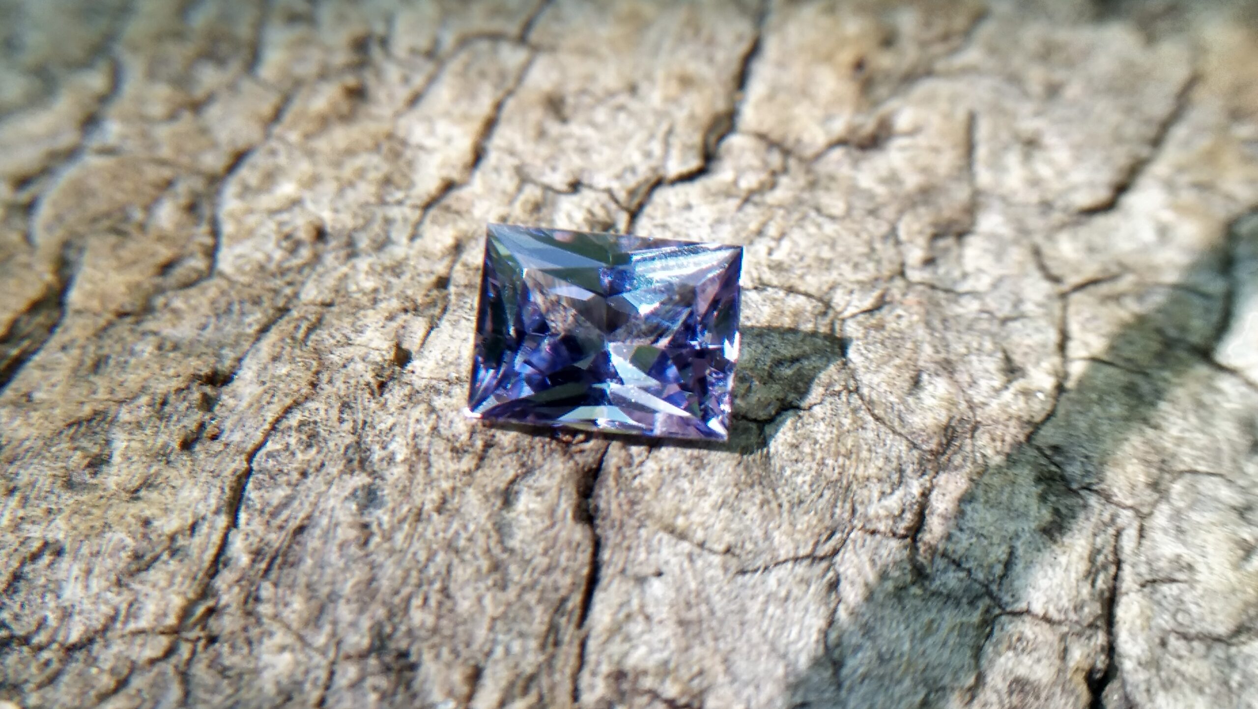 NATURAL Lavender Spinel Shape : Octagon Clarity : SI Treatment : Natural/Unheated Dimension : 6.3mm x 4.9mm x 3.55mm Weight : 0.95Cts Cut : Octagon Princess Colour : Lavender