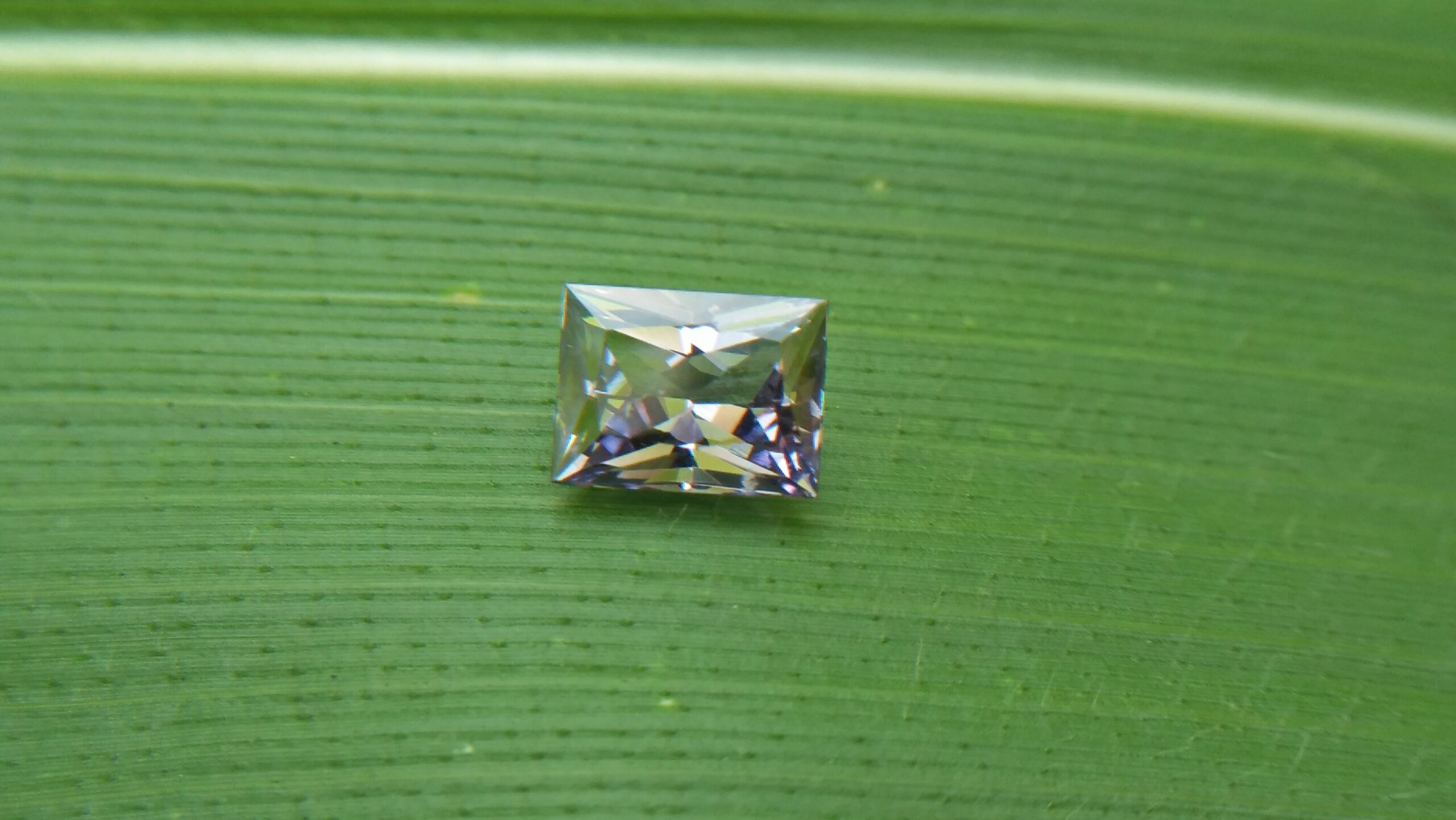 NATURAL Lavender Spinel Shape : Octagon Clarity : SI Treatment : Natural/Unheated Dimension : 6.3mm x 4.9mm x 3.55mm Weight : 0.95Cts Cut : Octagon Princess Colour : Lavender