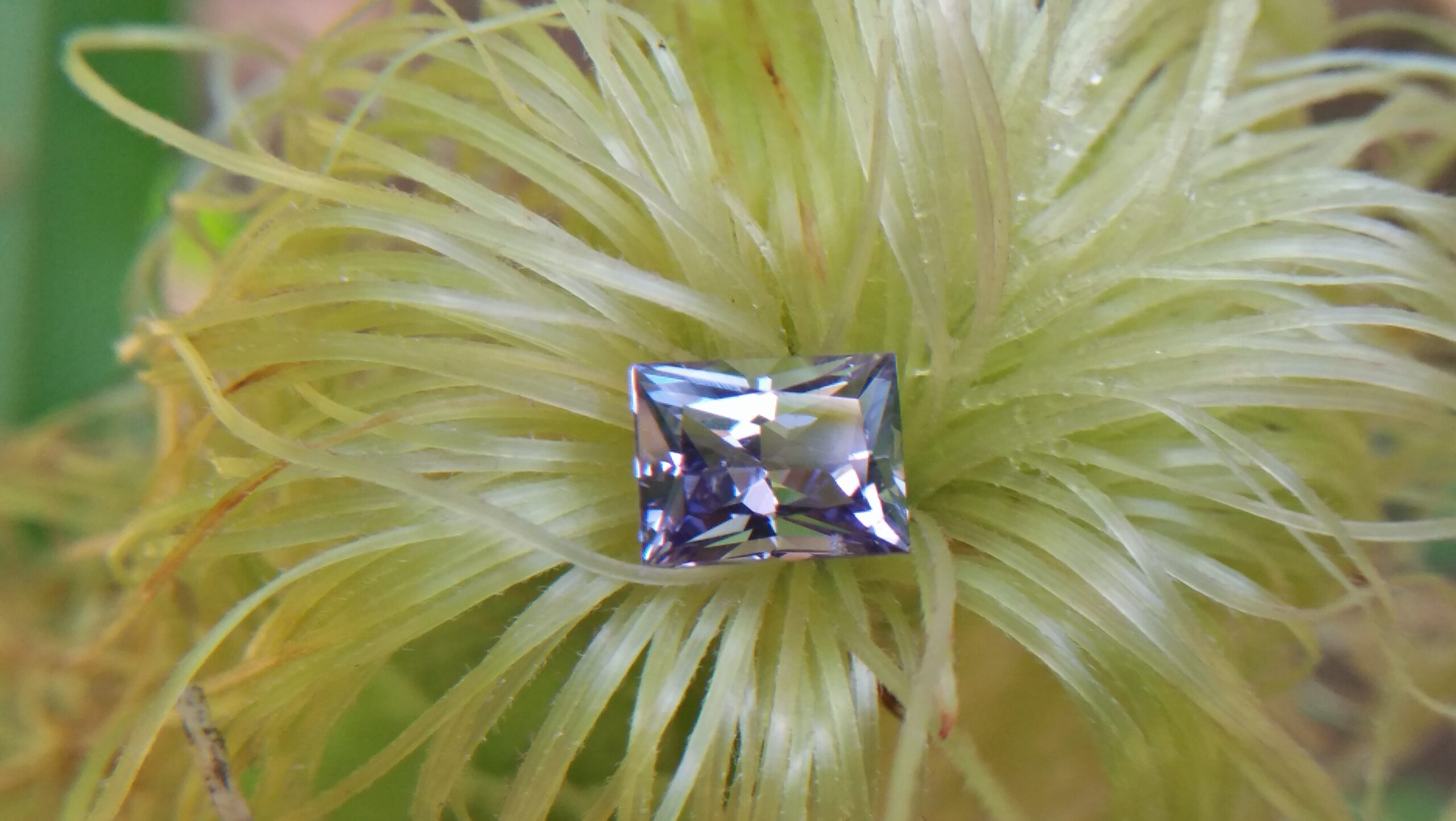NATURAL Lavender Spinel Shape : Octagon Clarity : SI Treatment : Natural/Unheated Dimension : 6.3mm x 4.9mm x 3.55mm Weight : 0.95Cts Cut : Octagon Princess Colour : Lavender