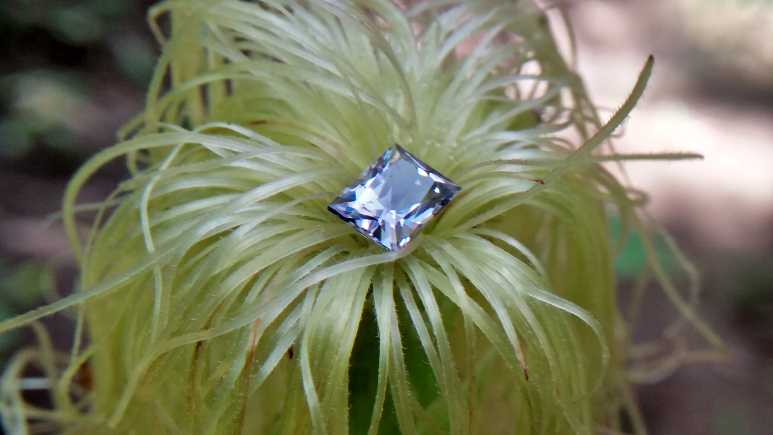 NATURAL Lavender Spinel Shape : Octagon Clarity : SI Treatment : Natural/Unheated Dimension : 6.3mm x 4.9mm x 3.55mm Weight : 0.95Cts Cut : Octagon Princess Colour : Lavender