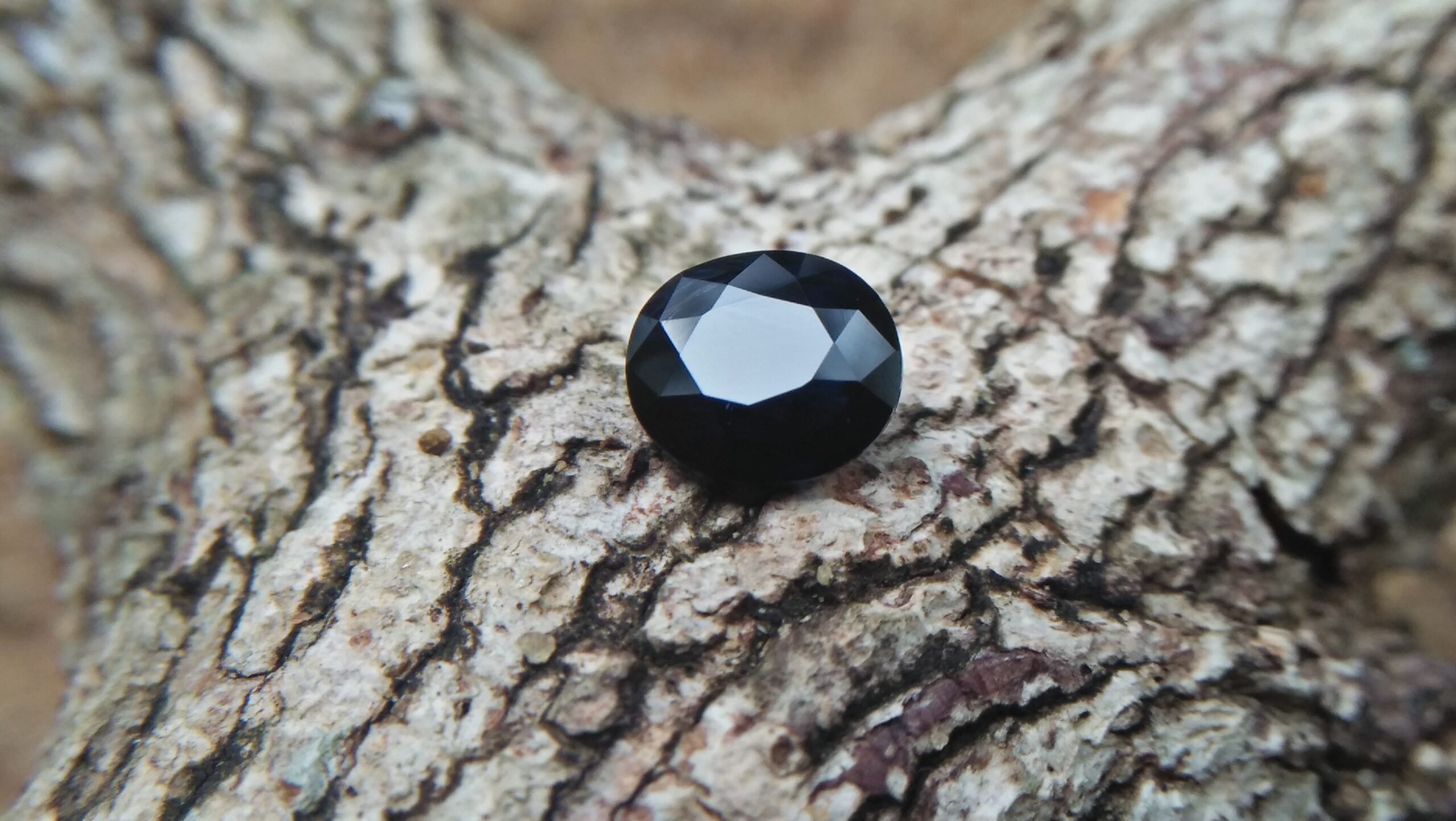 Ceylon Natural Dark Blue Sapphire ( Kakanil ) කාකනිල් සෙනසුරු ග්‍රහයාට අයත් මැණික Shape : Ovel Clarity : Clean Treatment : Natural/Unheated Dimension : 6.3mmx 5.4mm x 3.3mm Weight : 1.09Cts Location : City of Gem Ratnapura Sri Lanka