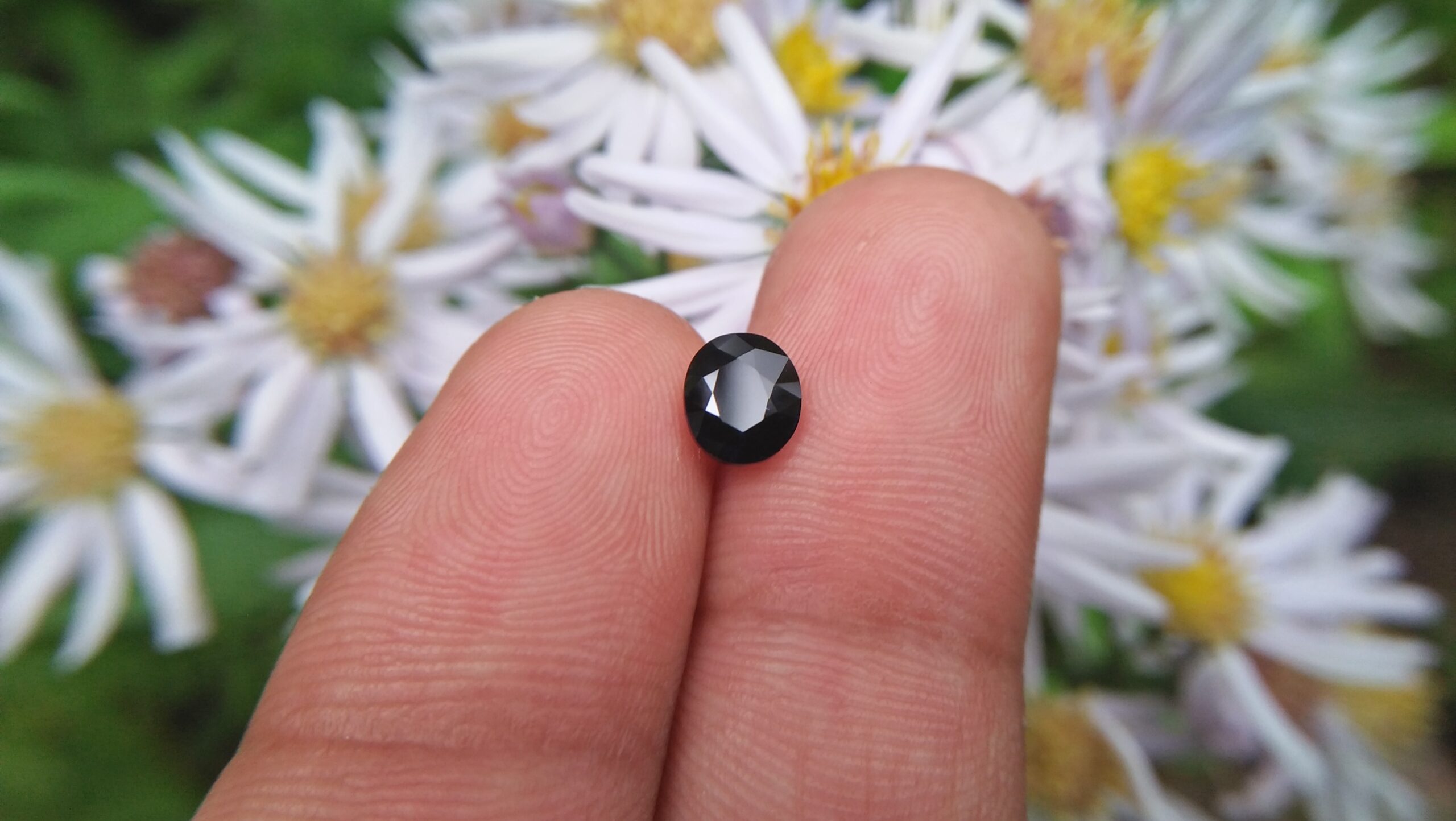 Ceylon Natural Dark Blue Sapphire ( Kakanil ) කාකනිල් සෙනසුරු ග්‍රහයාට අයත් මැණික Shape : Ovel Clarity : Clean Treatment : Natural/Unheated Dimension : 6.3mmx 5.4mm x 3.3mm Weight : 1.09Cts Location : City of Gem Ratnapura Sri Lanka