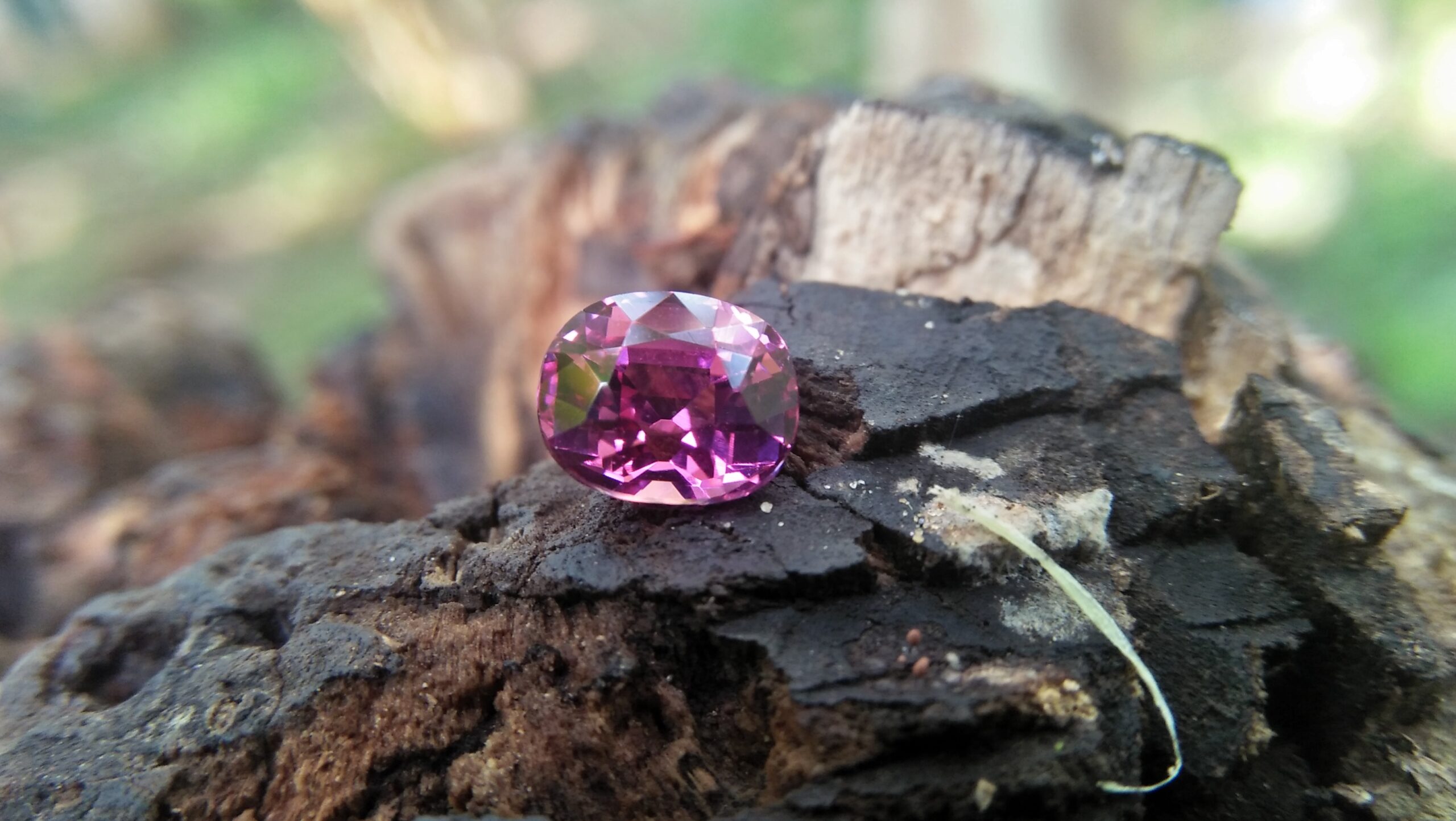 NATURAL Purplish Pink Spinel Shape : Cution Clarity : Very Clean Treatment : Natural/Unheated Dimension : 6.9mm x 5.8mm x 4.8mm Weight : 1.62 Cts Cut : Cution Cut Dispersion : Good Colour : purpalish Pink