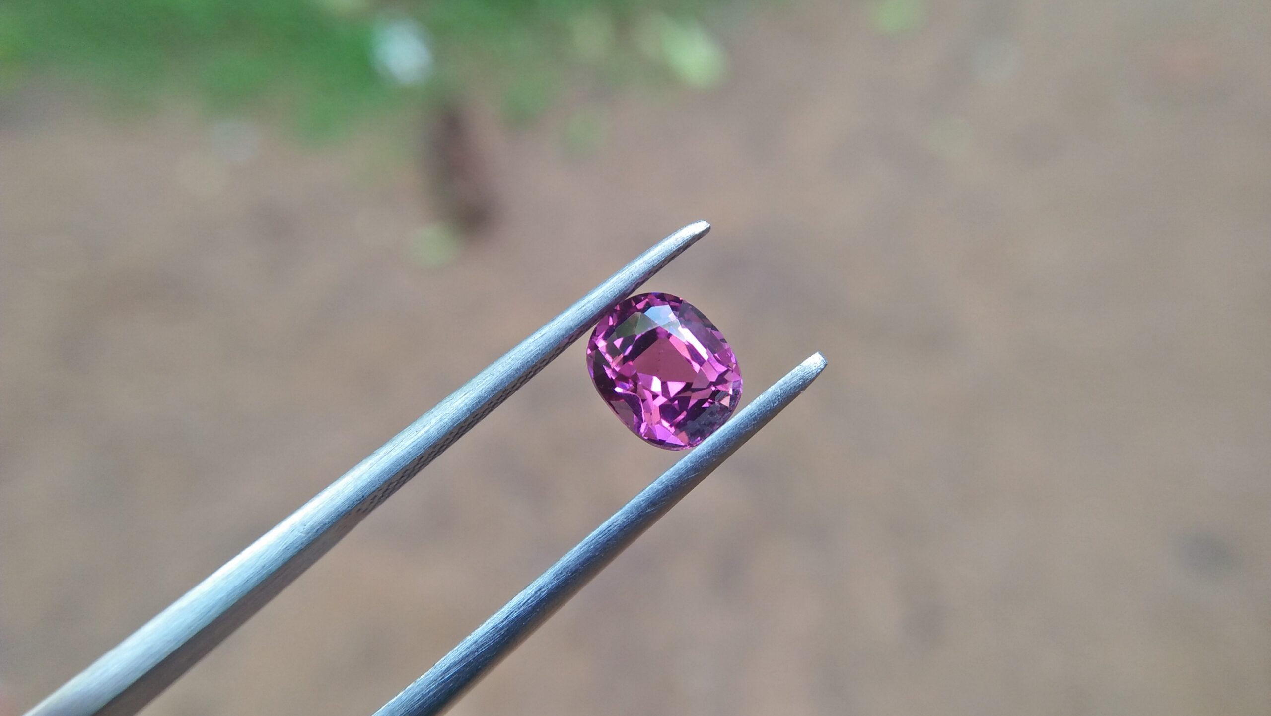 NATURAL Purplish Pink Spinel Shape : Cution Clarity : Very Clean Treatment : Natural/Unheated Dimension : 6.9mm x 5.8mm x 4.8mm Weight : 1.62 Cts Cut : Cution Cut Dispersion : Good Colour : purpalish Pink