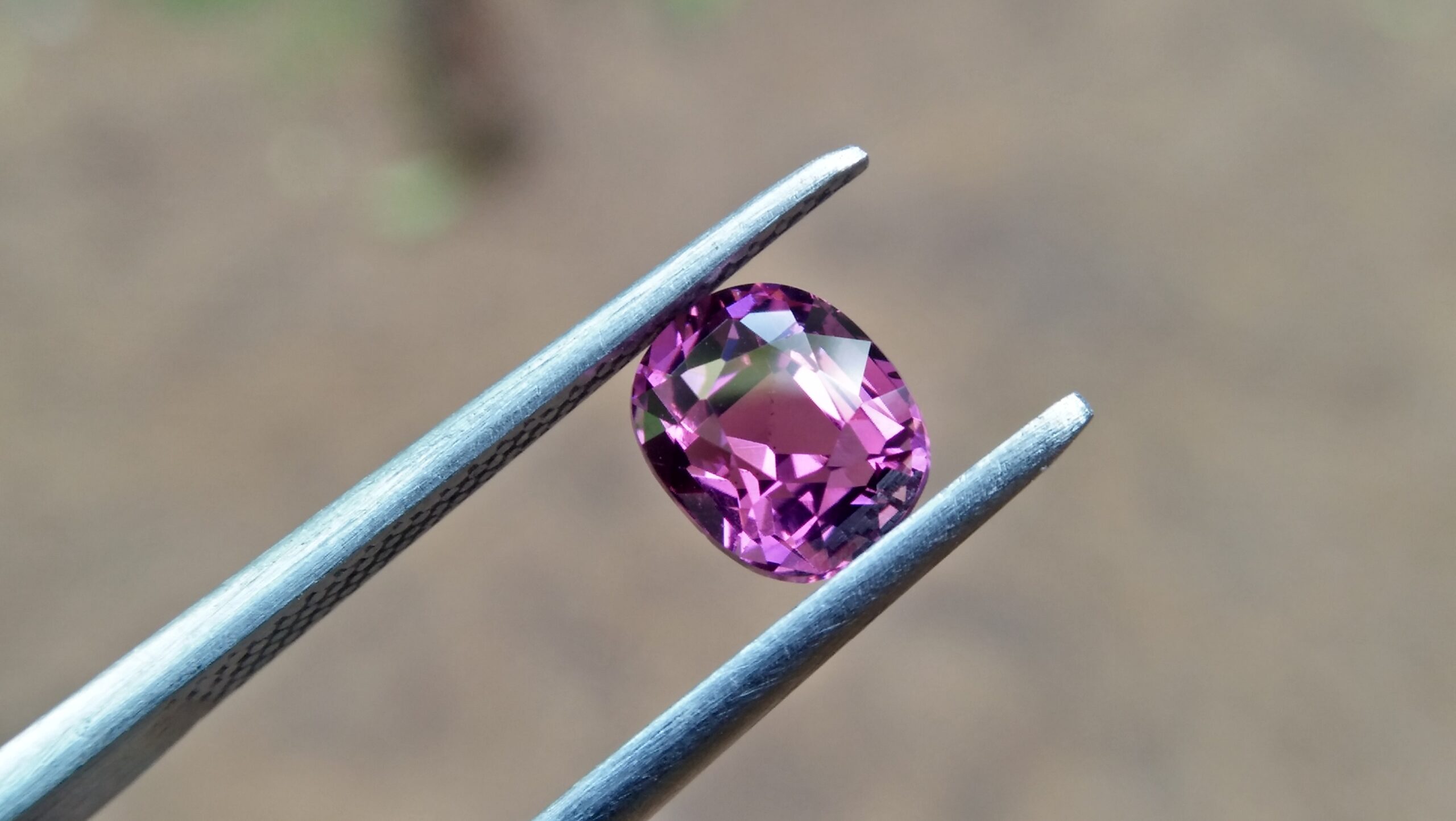 NATURAL Purplish Pink Spinel Shape : Cution Clarity : Very Clean Treatment : Natural/Unheated Dimension : 6.9mm x 5.8mm x 4.8mm Weight : 1.62 Cts Cut : Cution Cut Dispersion : Good Colour : purpalish Pink