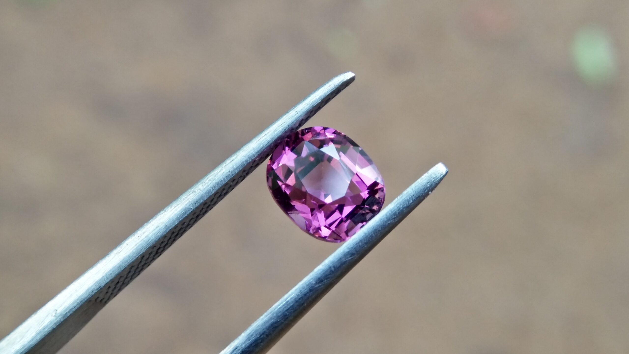 NATURAL Purplish Pink Spinel Shape : Cution Clarity : Very Clean Treatment : Natural/Unheated Dimension : 6.9mm x 5.8mm x 4.8mm Weight : 1.62 Cts Cut : Cution Cut Dispersion : Good Colour : purpalish Pink