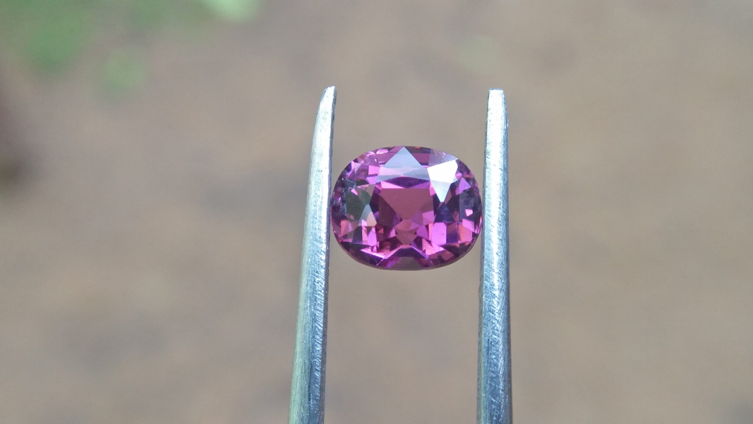 NATURAL Purplish Pink Spinel Shape : Cution Clarity : Very Clean Treatment : Natural/Unheated Dimension : 6.9mm x 5.8mm x 4.8mm Weight : 1.62 Cts Cut : Cution Cut Dispersion : Good Colour : purpalish Pink